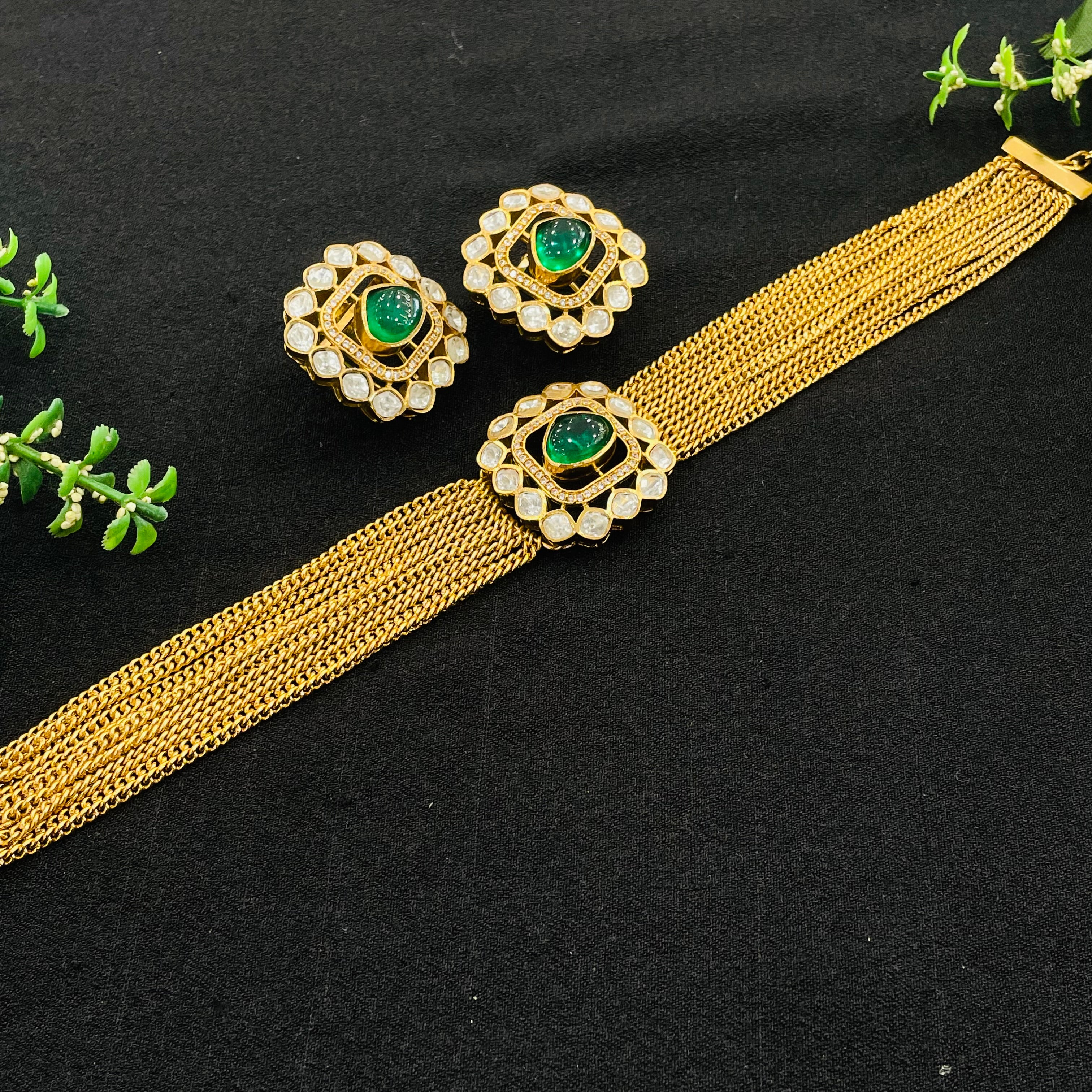 Nayaab savya choker