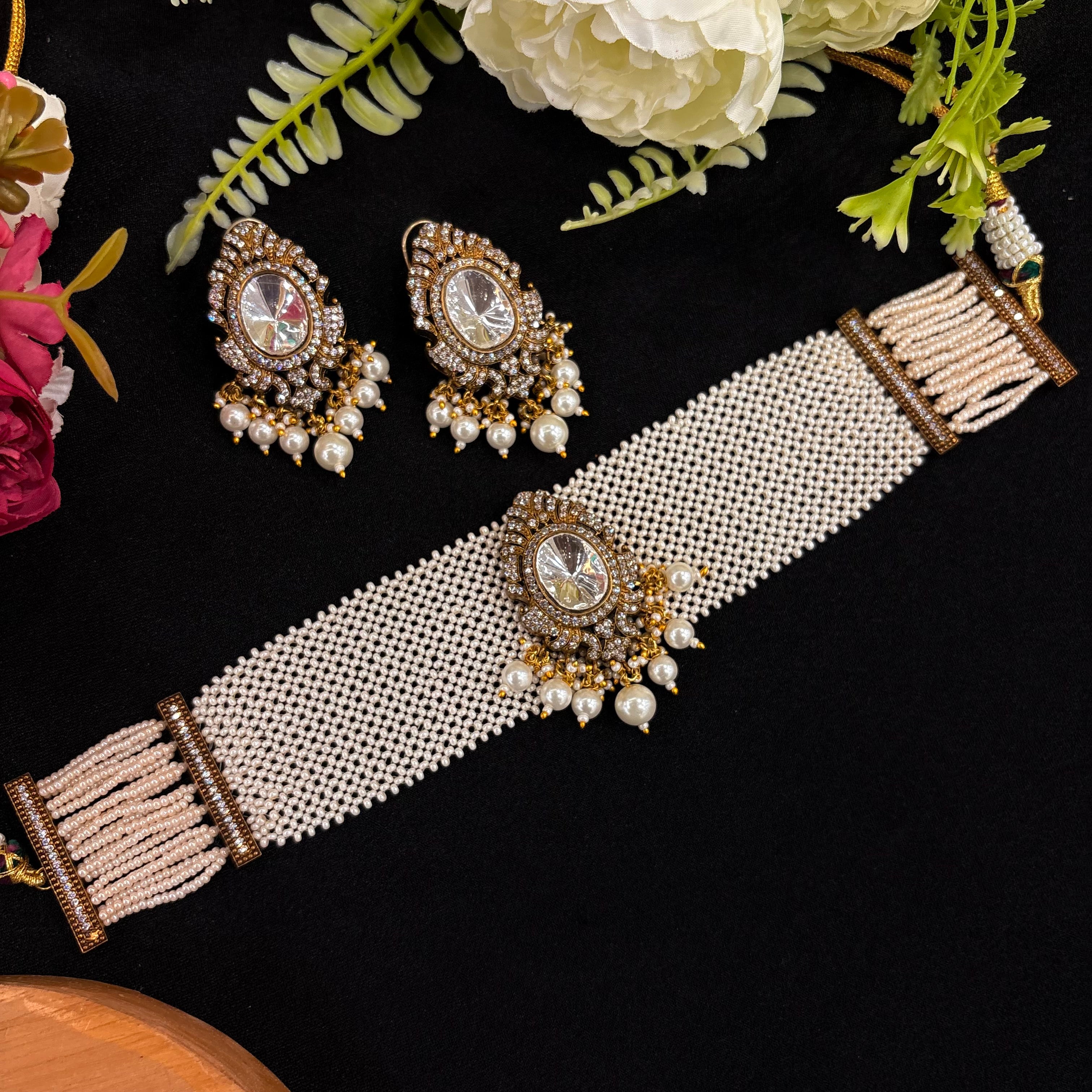 Nayaab Kavya Choker