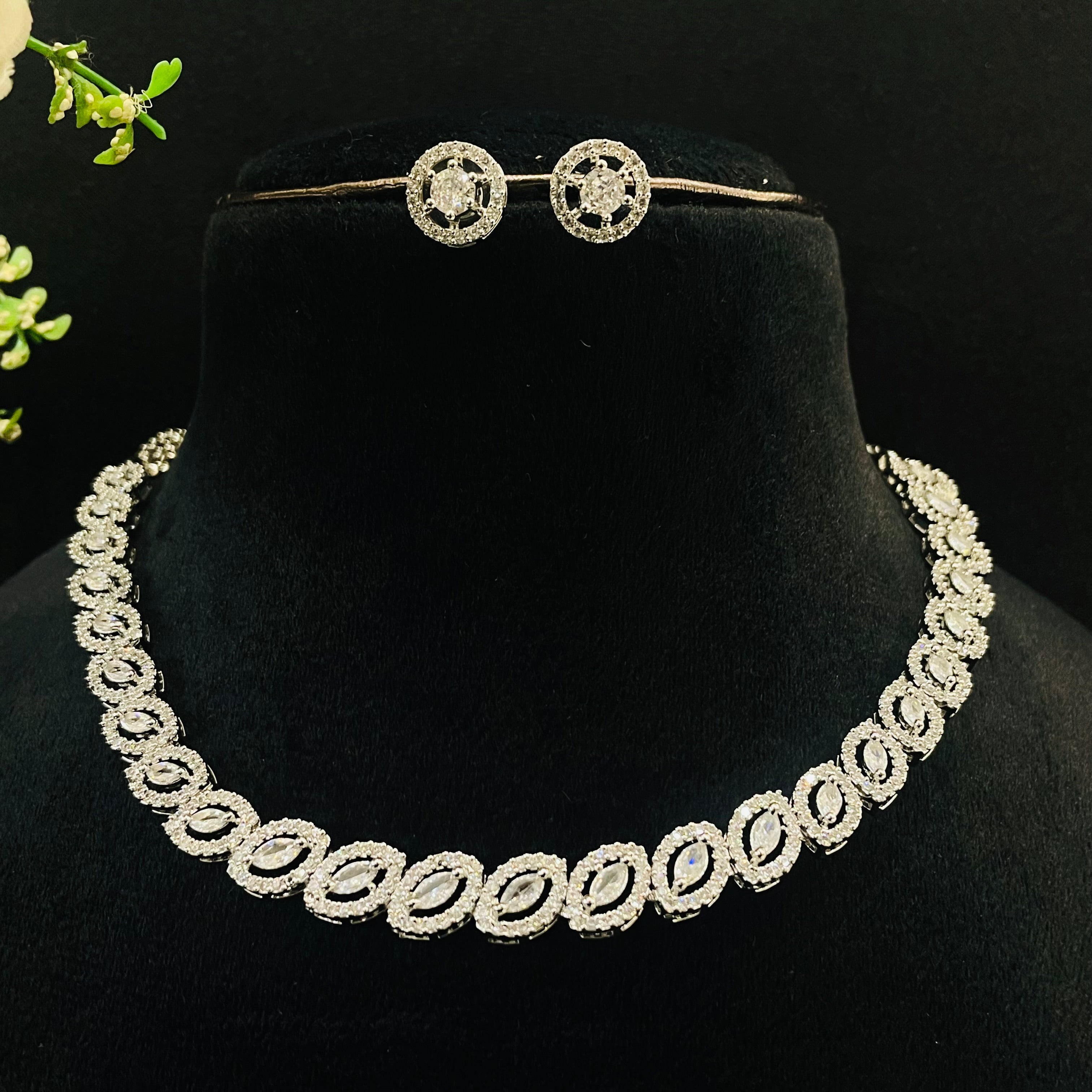 Ad Naavya Neckpiece