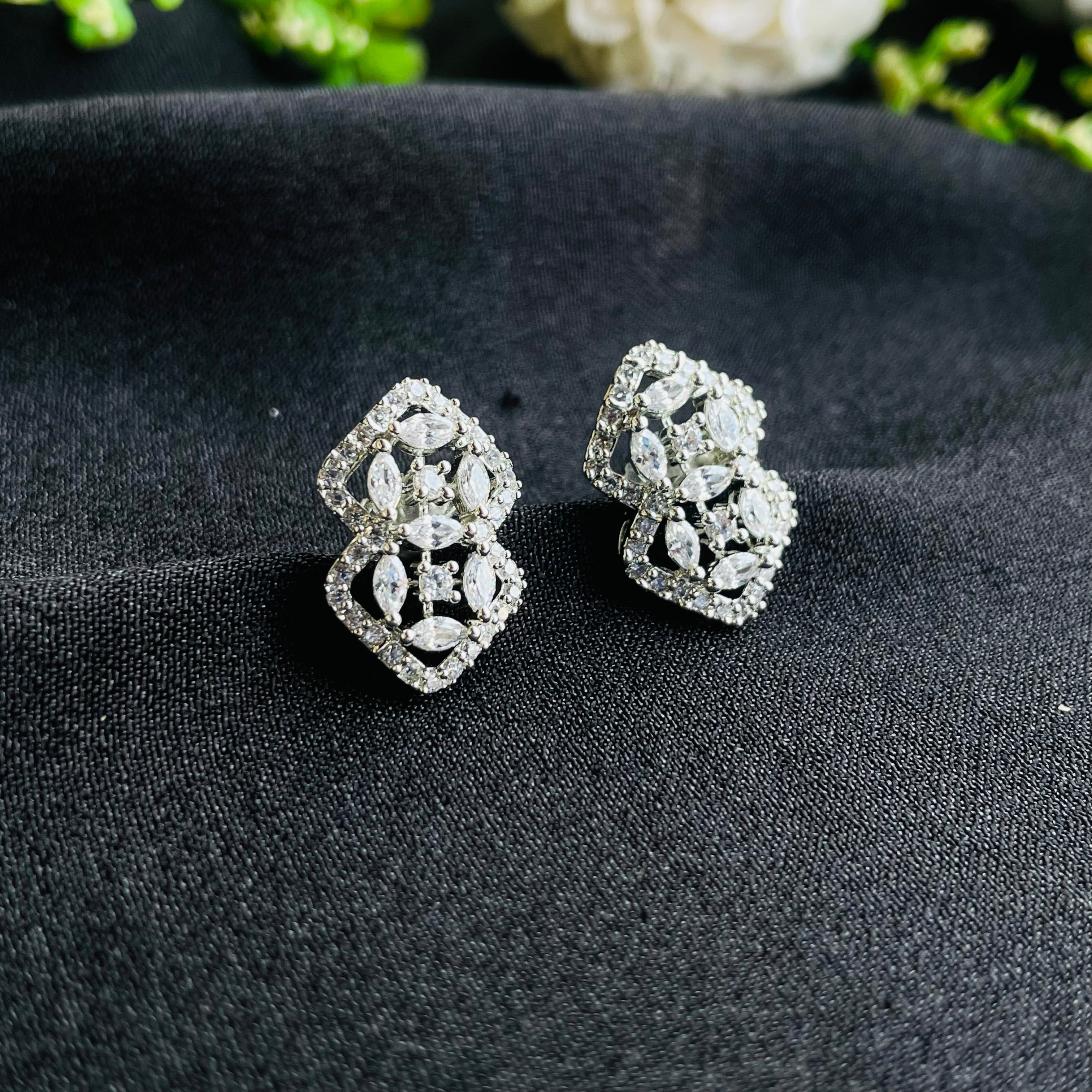 Ad Moana Studs