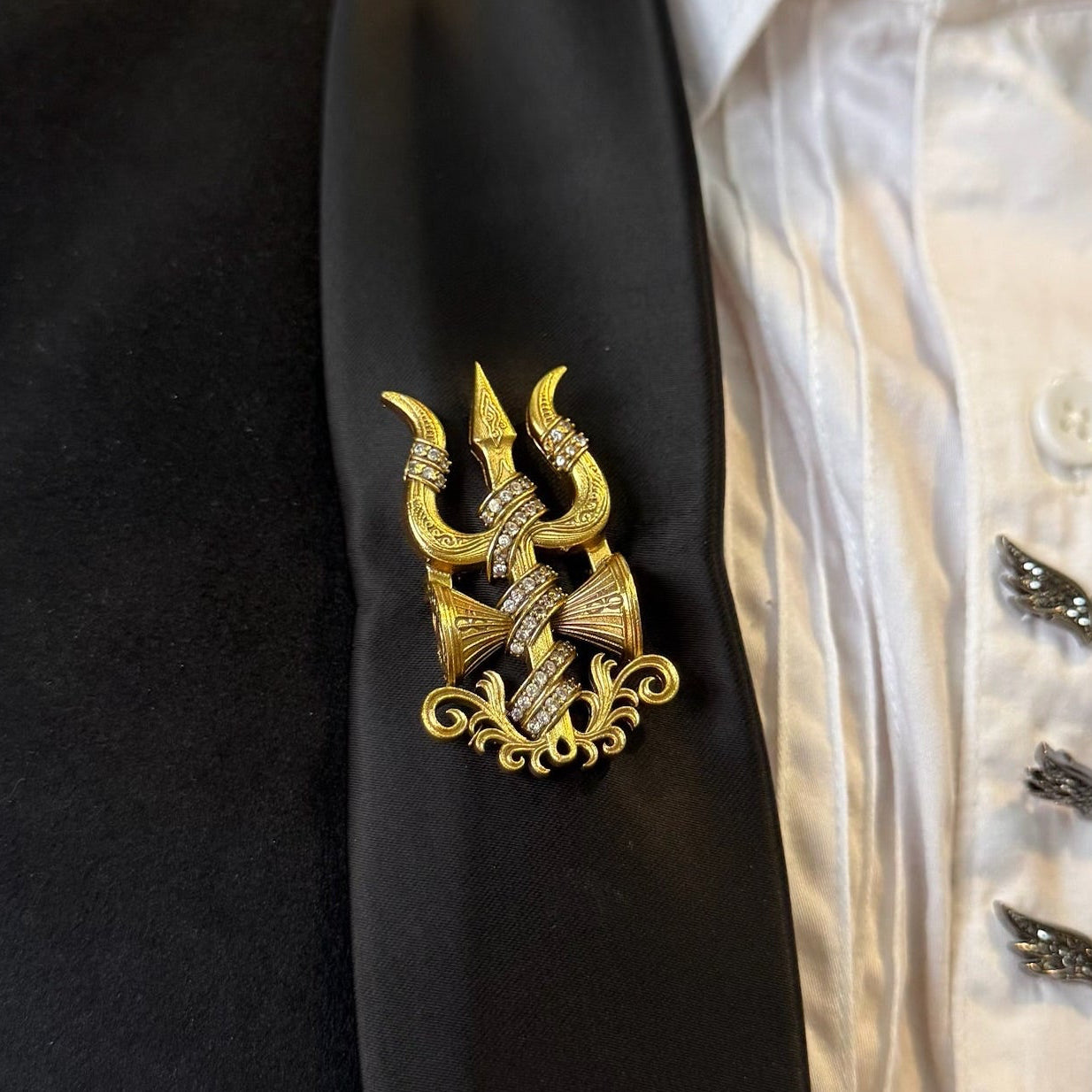 Nayaab Trishul brooch