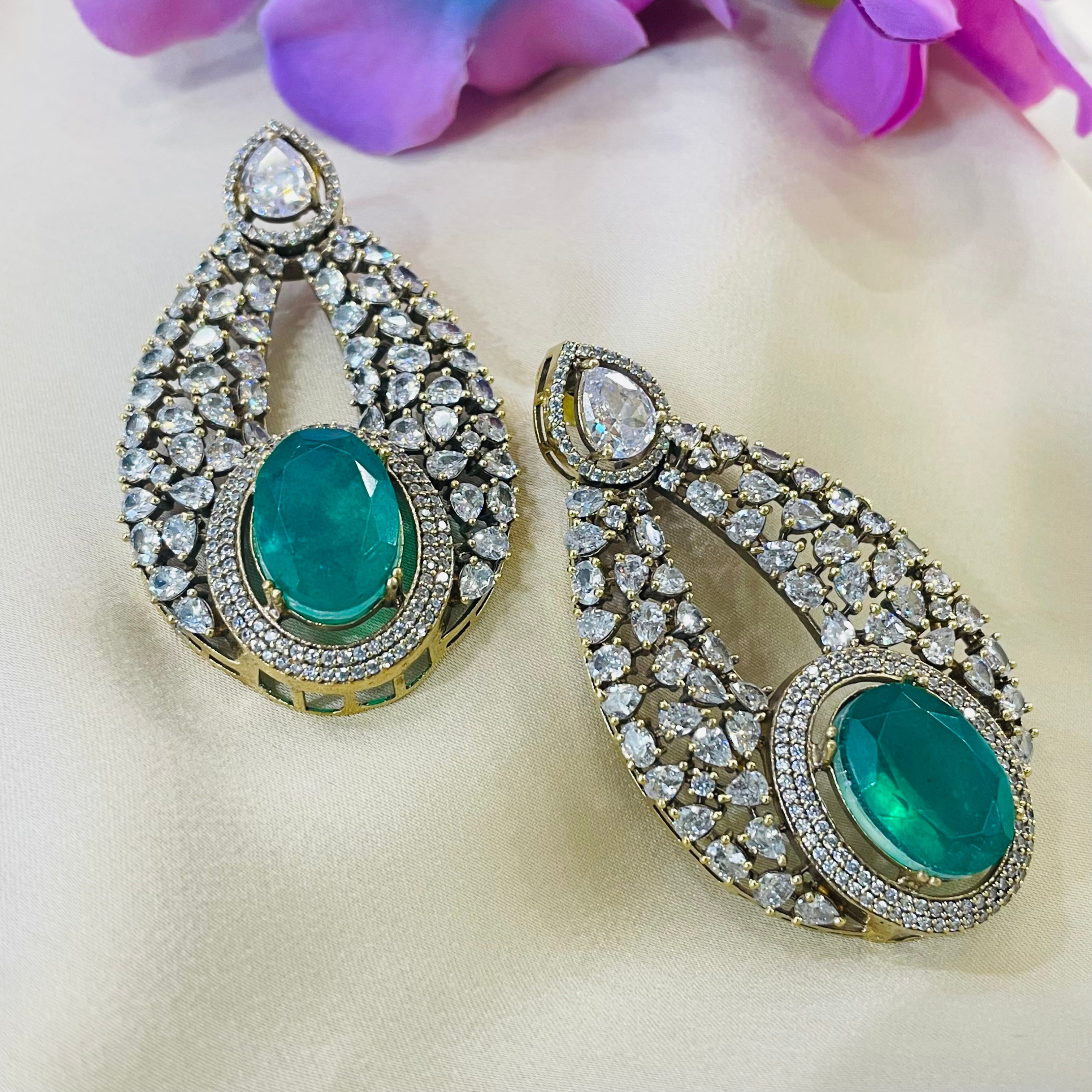 Nayaab Ayesha choker