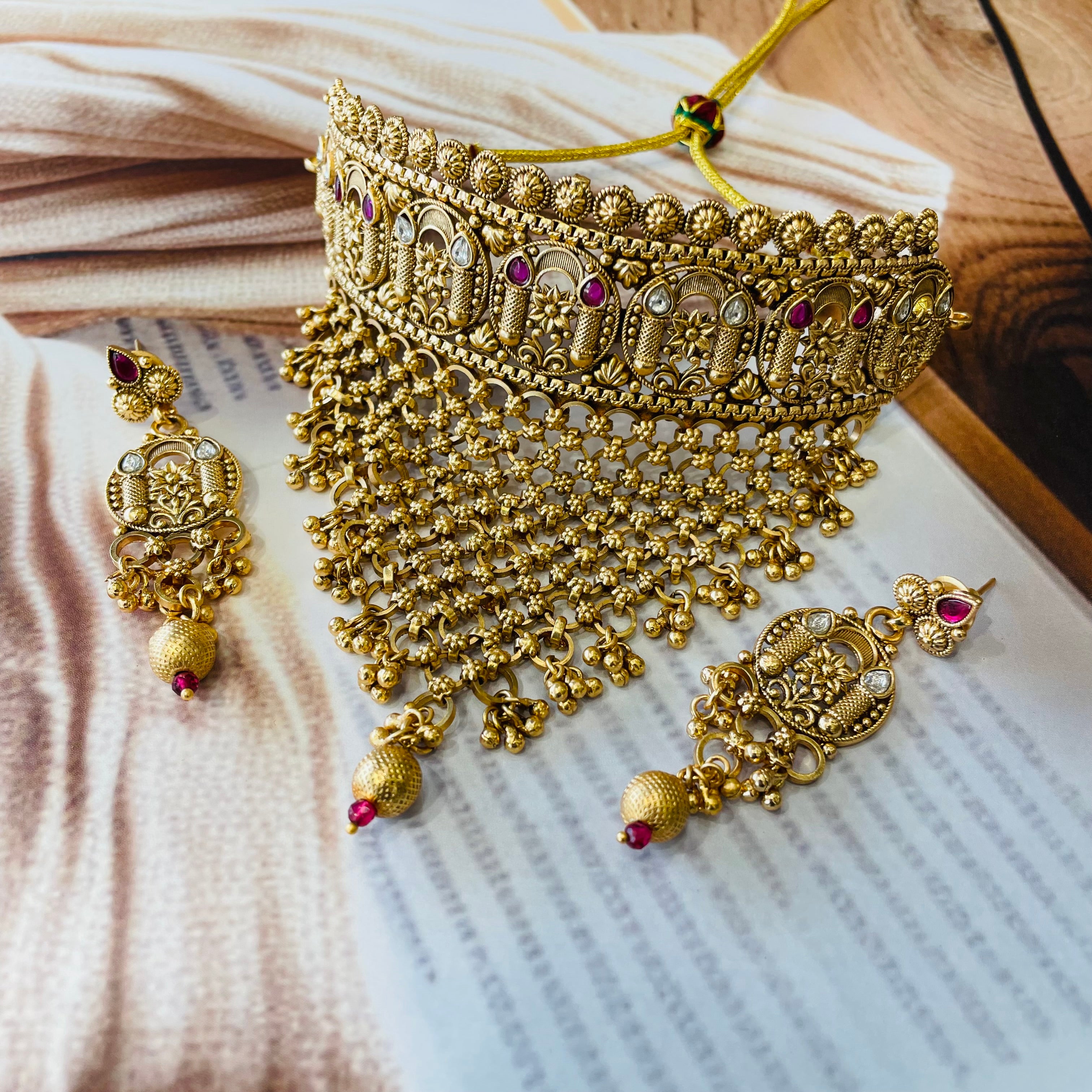 Nayaab Kiara Neckpiece