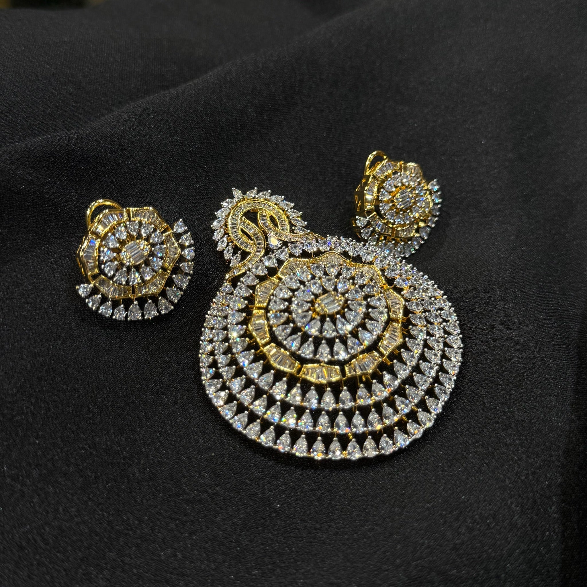AD Mahira Pendant Set