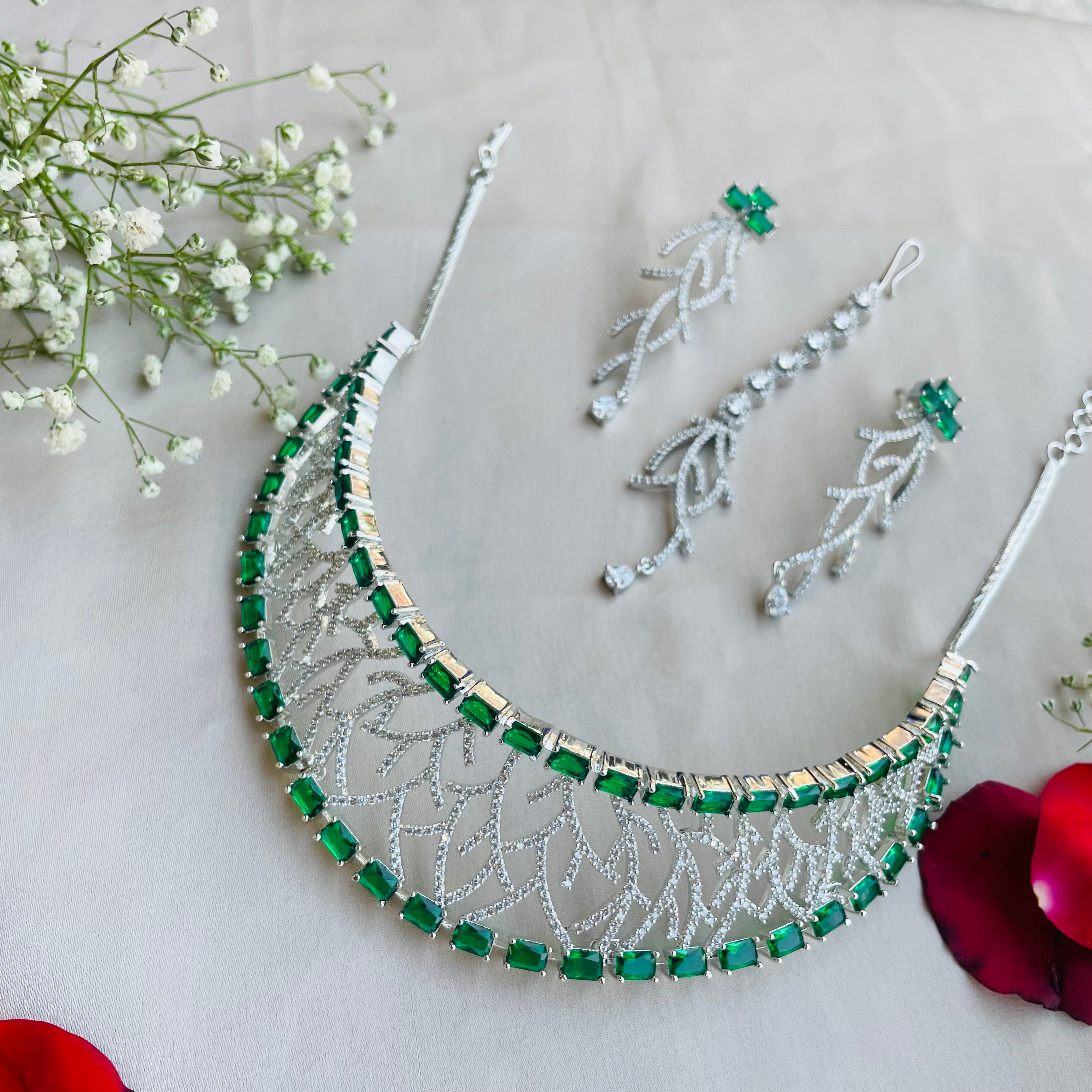 Ad Lacey choker