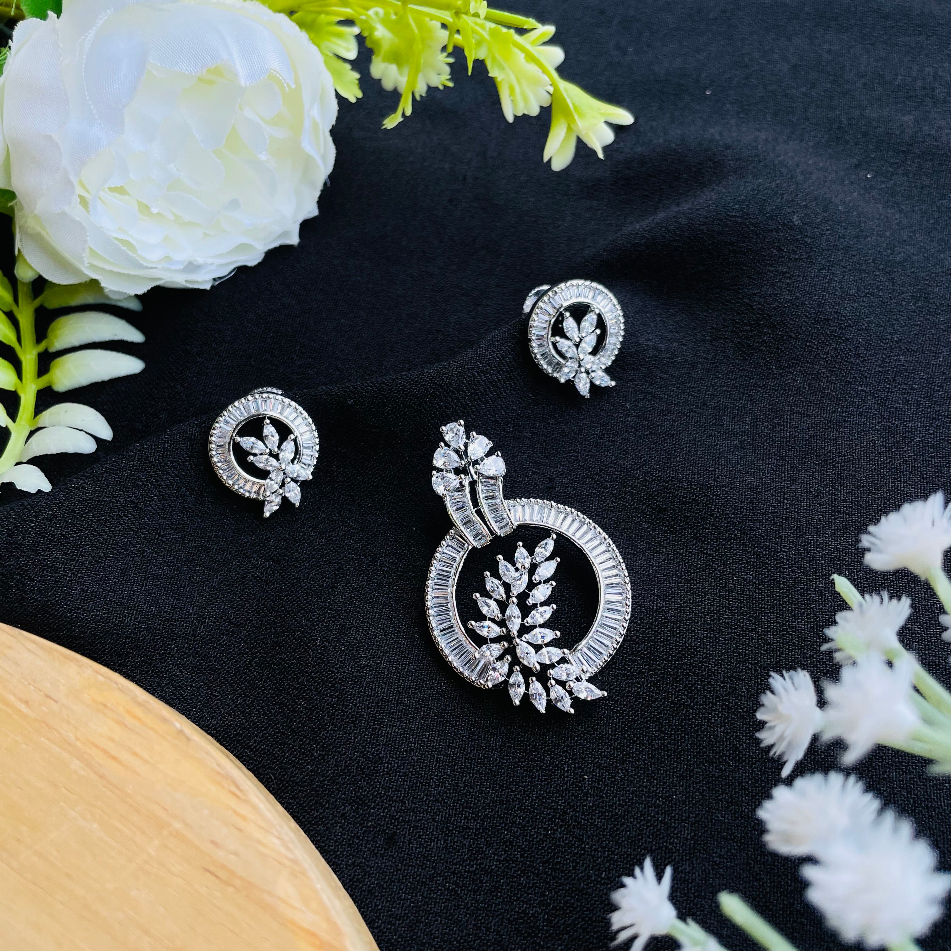 Aurelle Vine Pendant Set