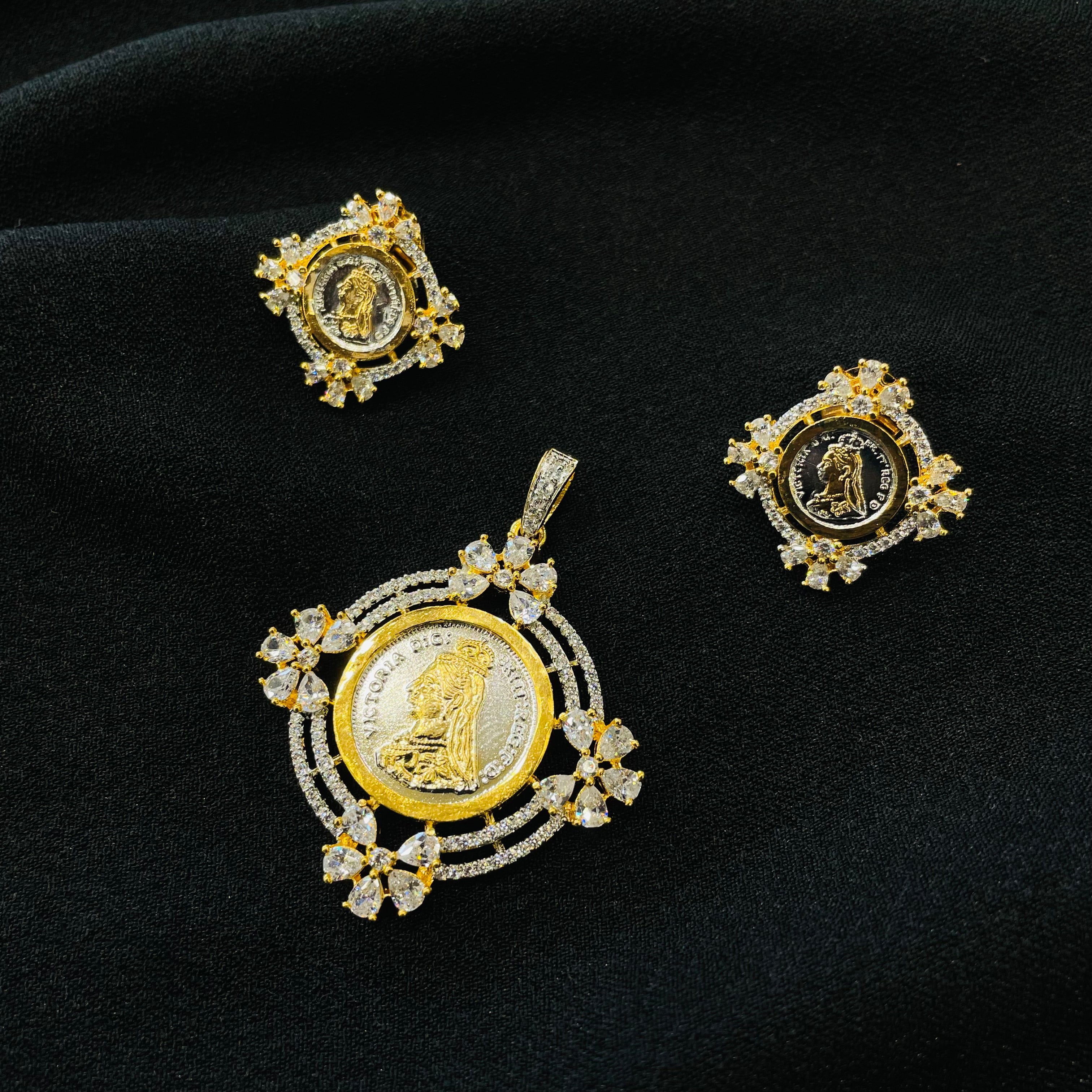 Ad Celeste pendant