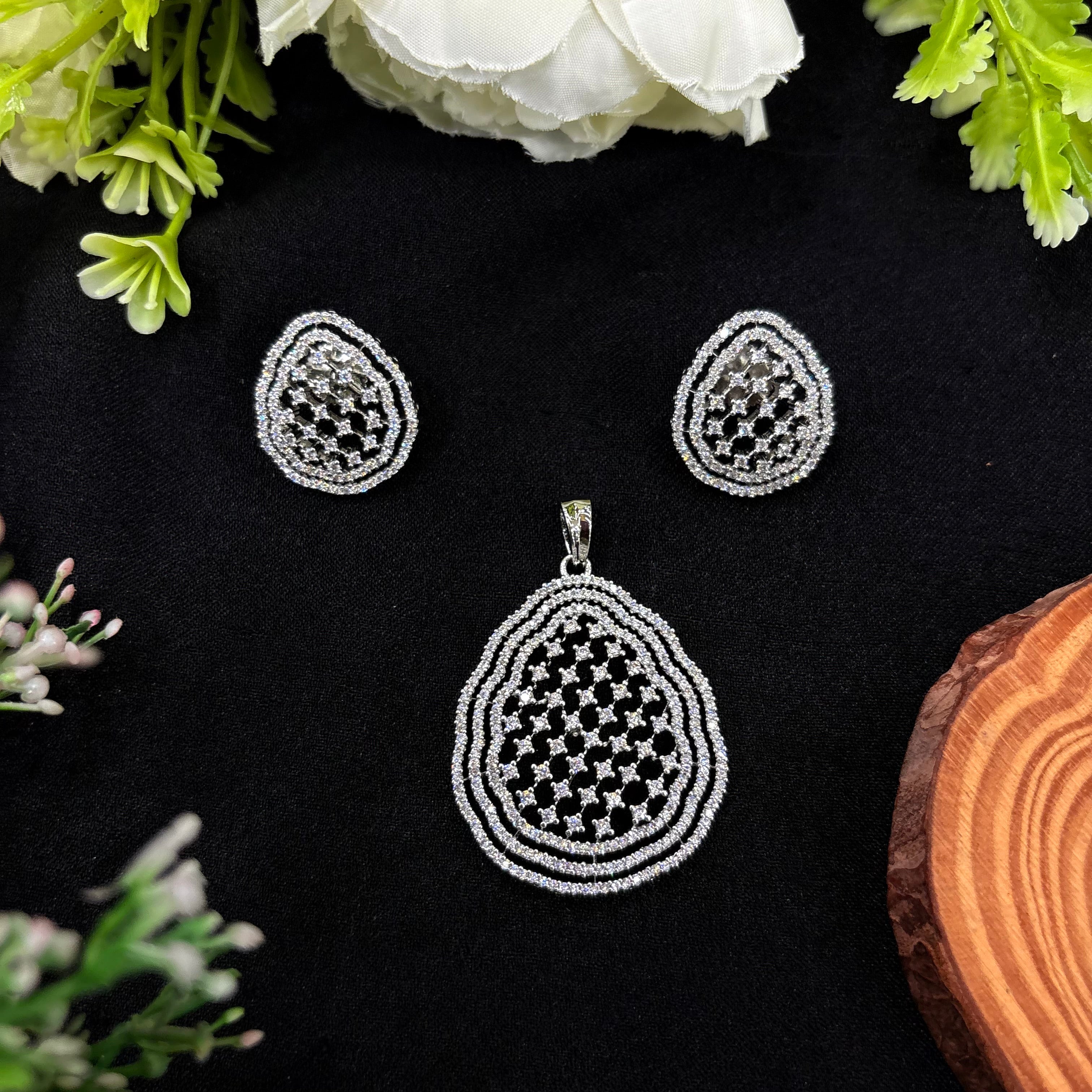 Elara Pendant Set