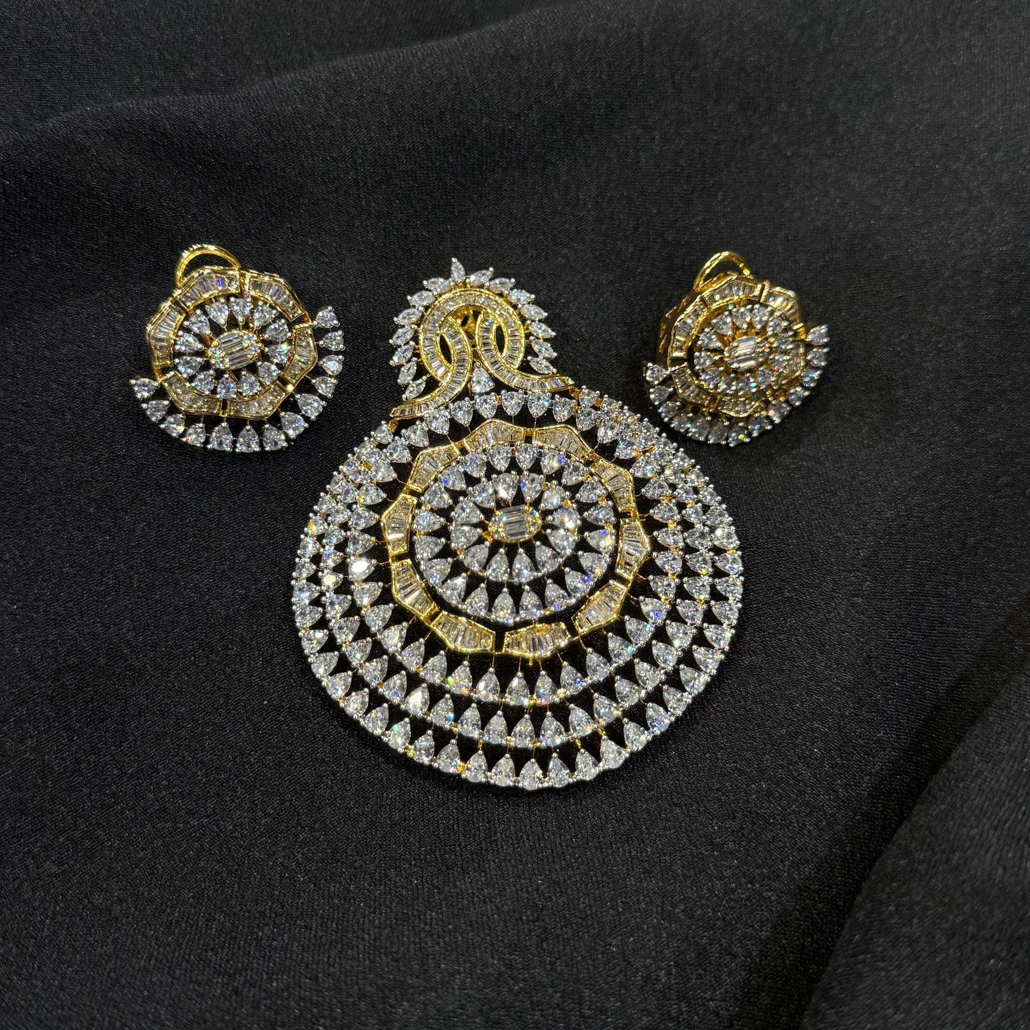 AD Mahira Pendant Set