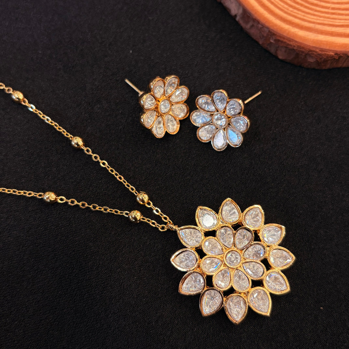Vanya Pendant Set