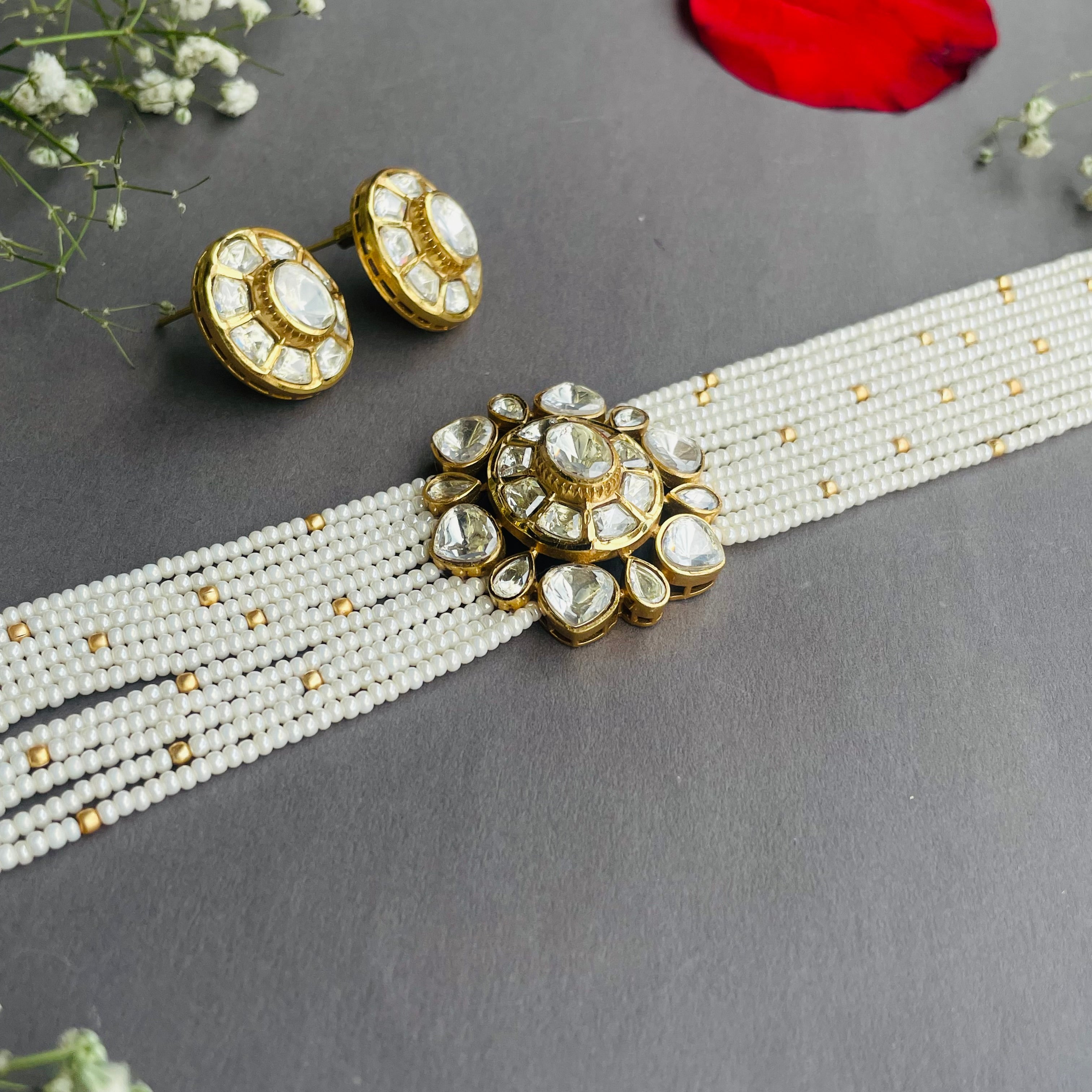 Nayaab Eisha neckpiece