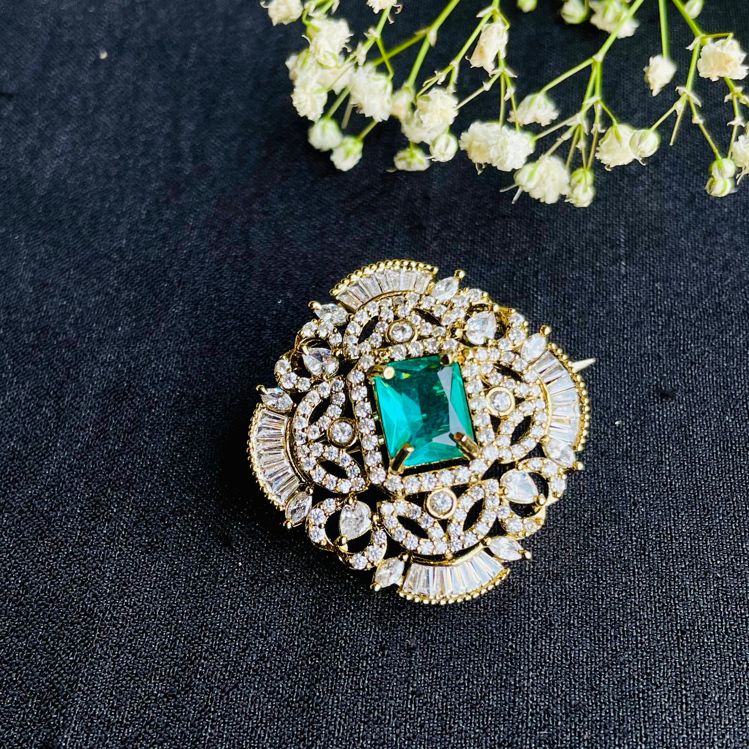 Nayaab Sara brooch