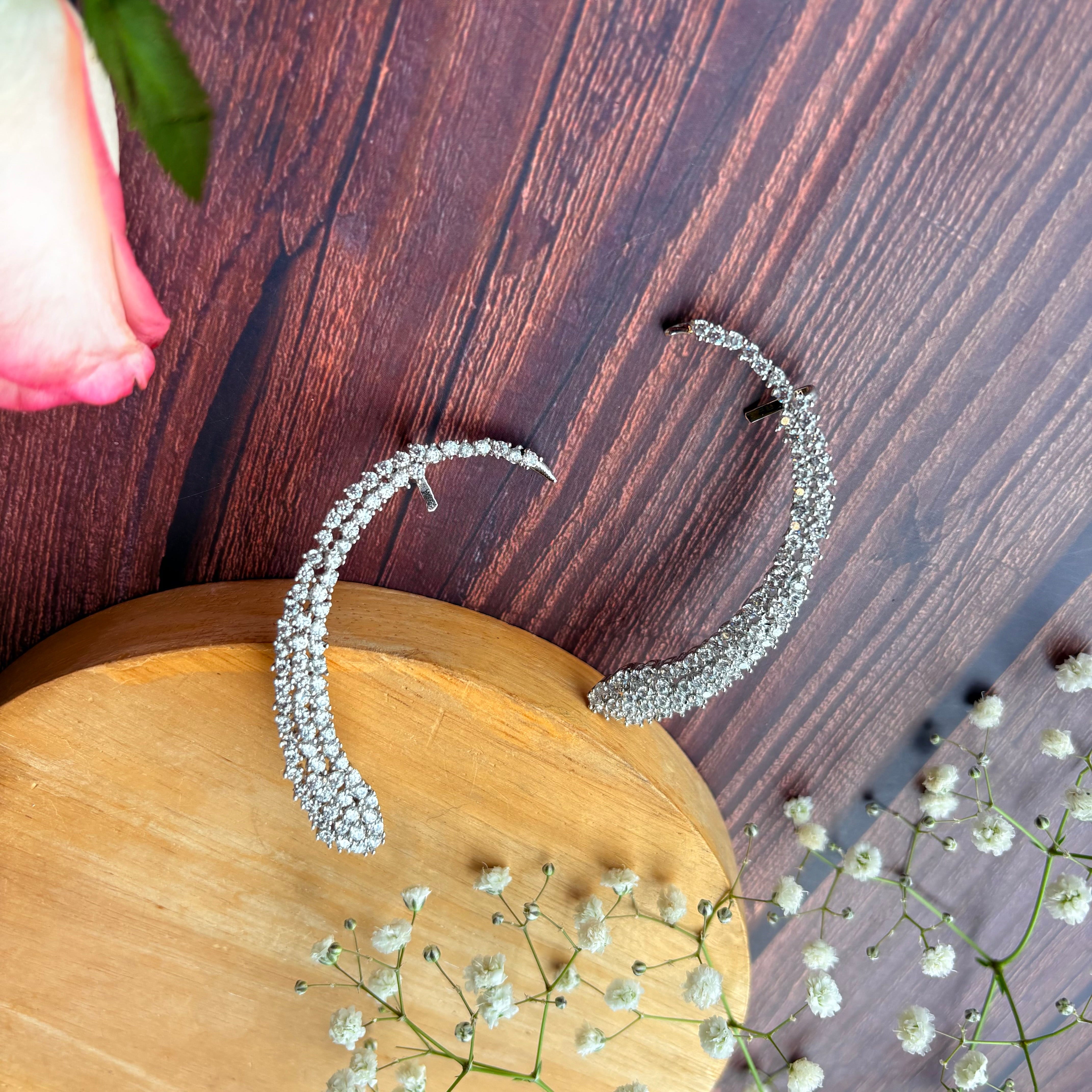 Ad Eliana Earcuff