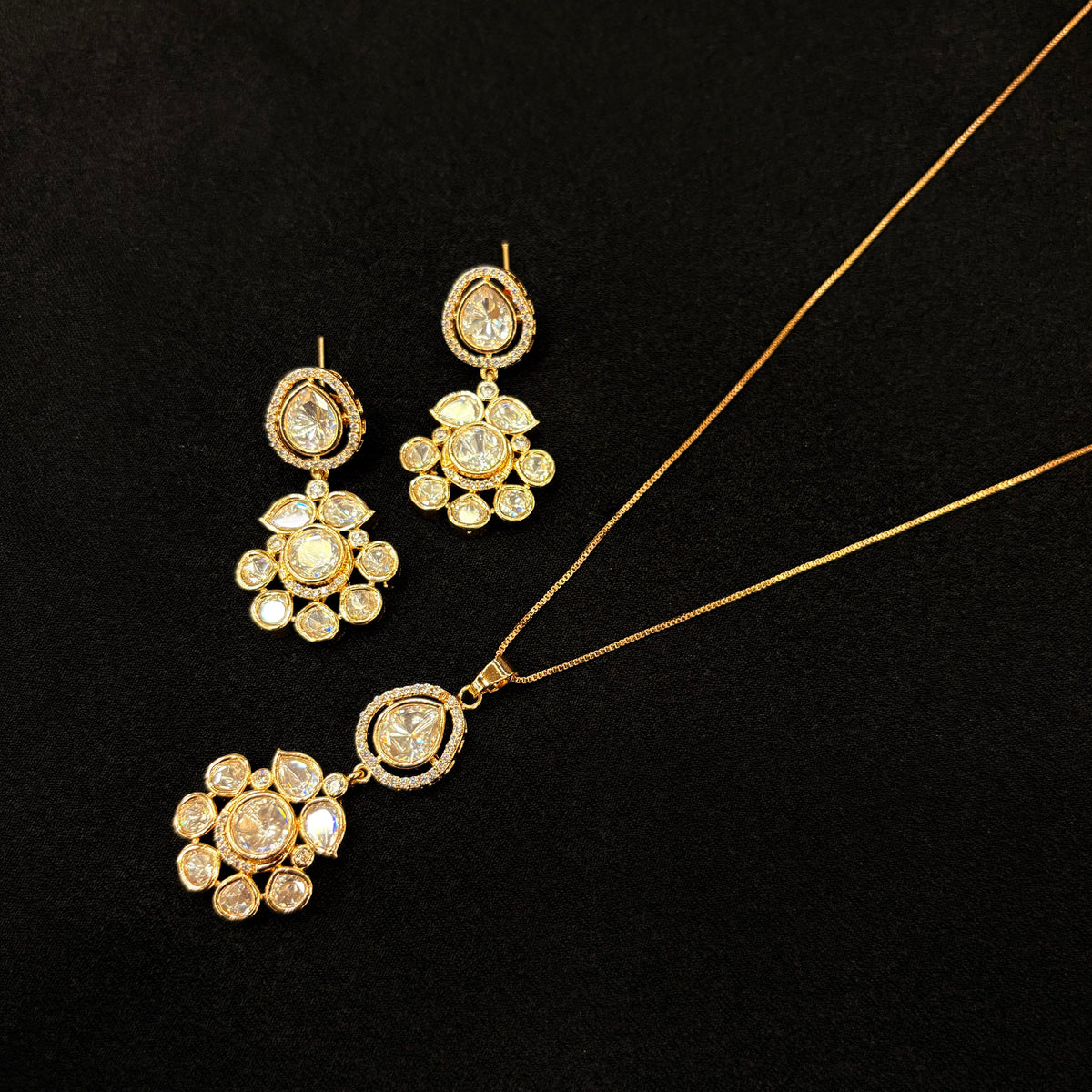 Vamika Noor Pendant Set