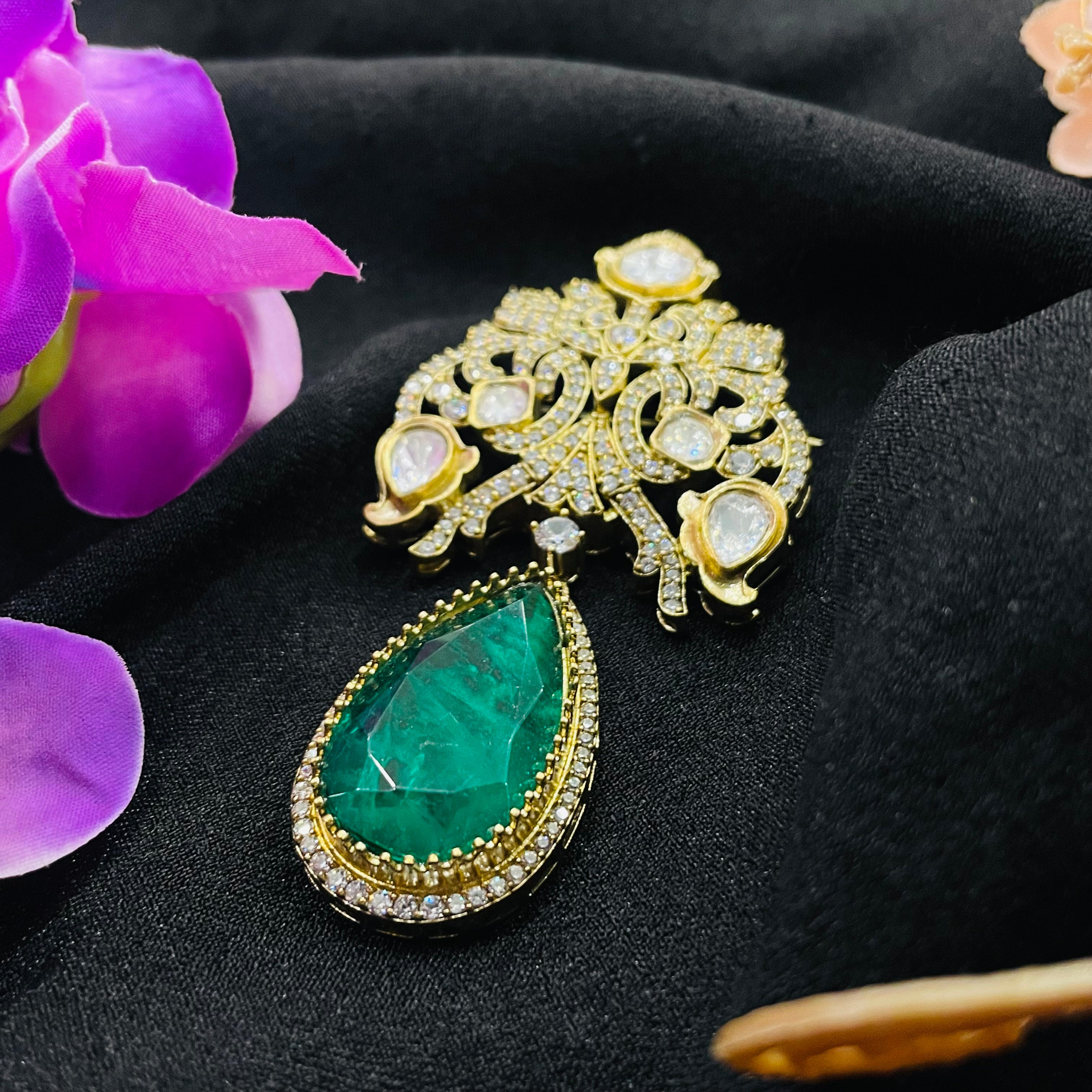 Nayaab Ruhi brooch