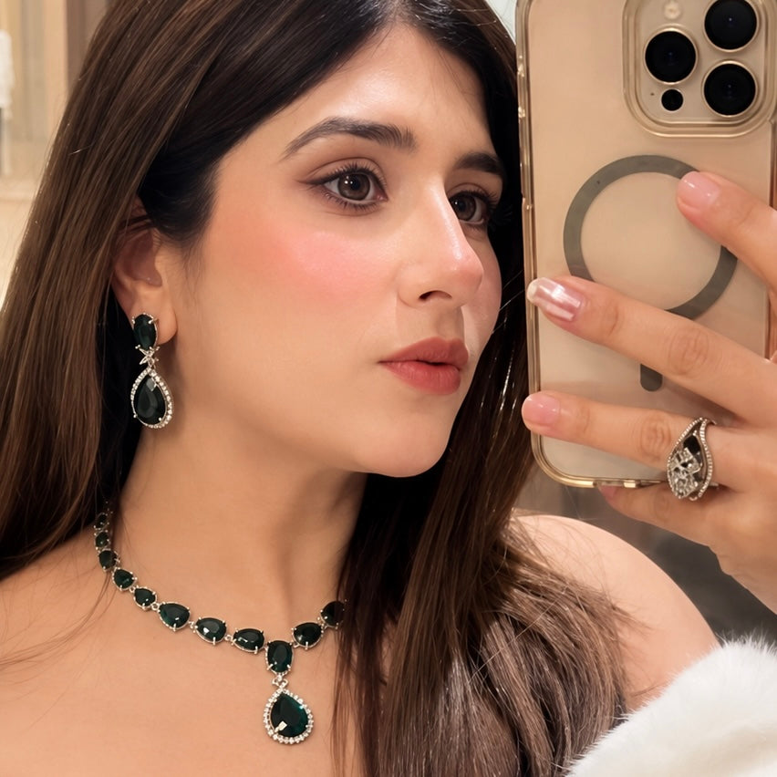 kiara emerald  ad Neckpiece