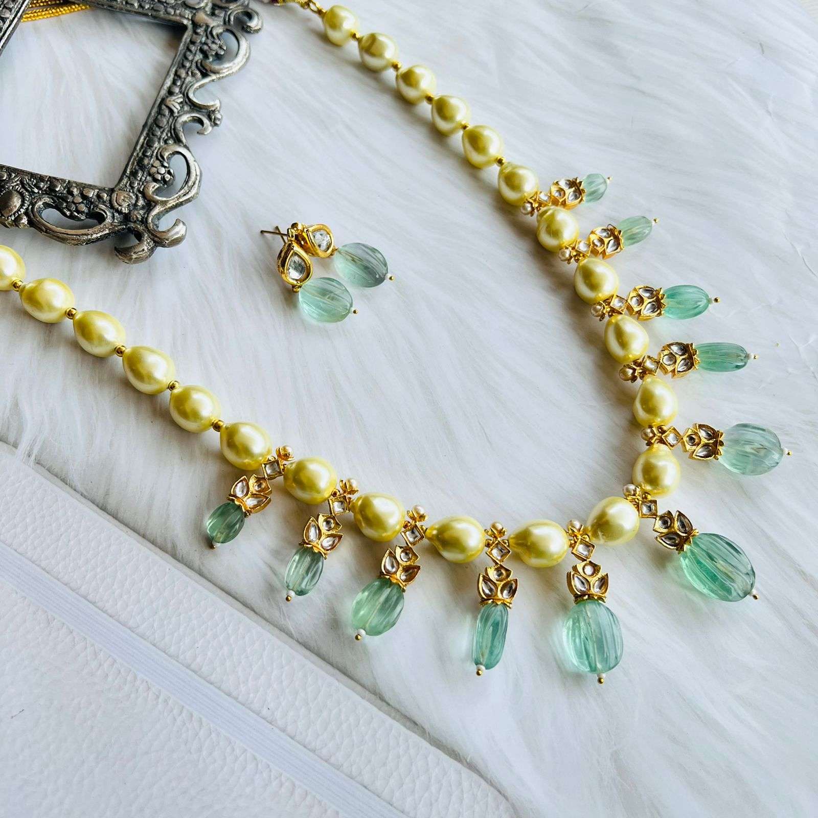 nayaab pearls neckpiece