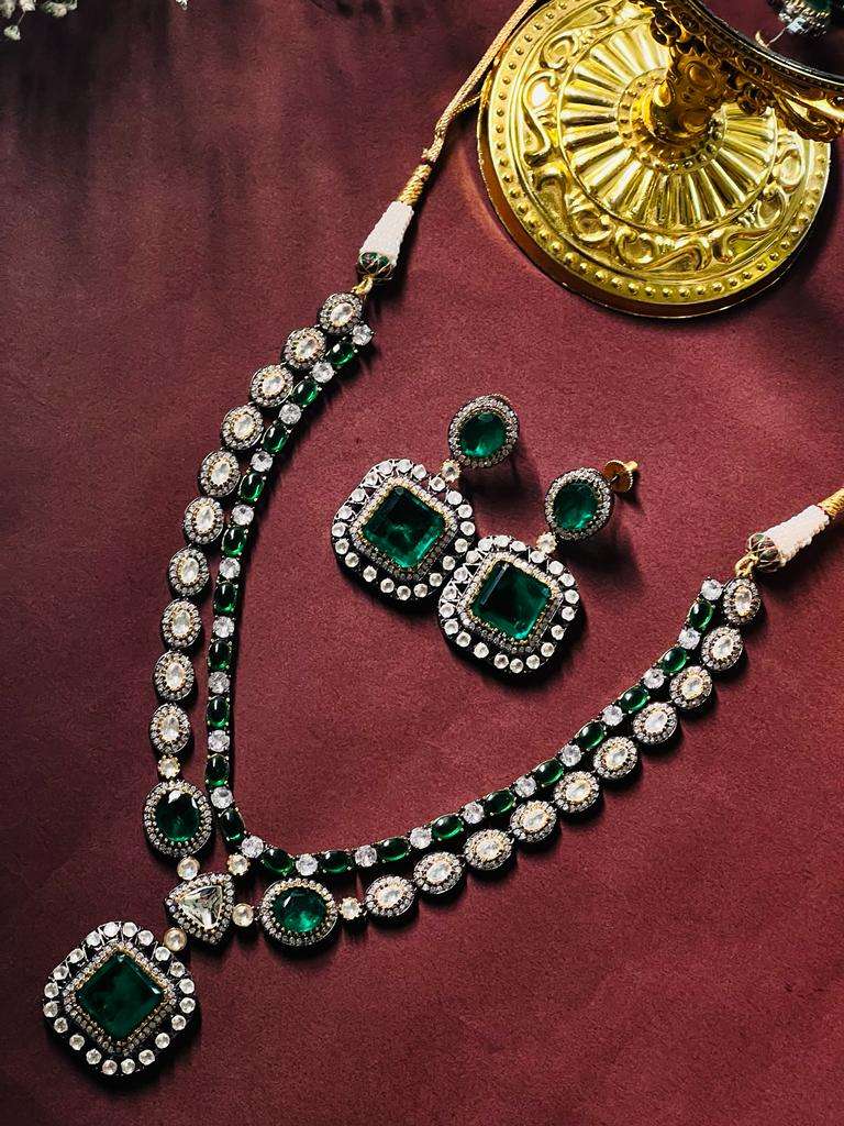 Nayaab Heer neckpiece velvet box by shweta