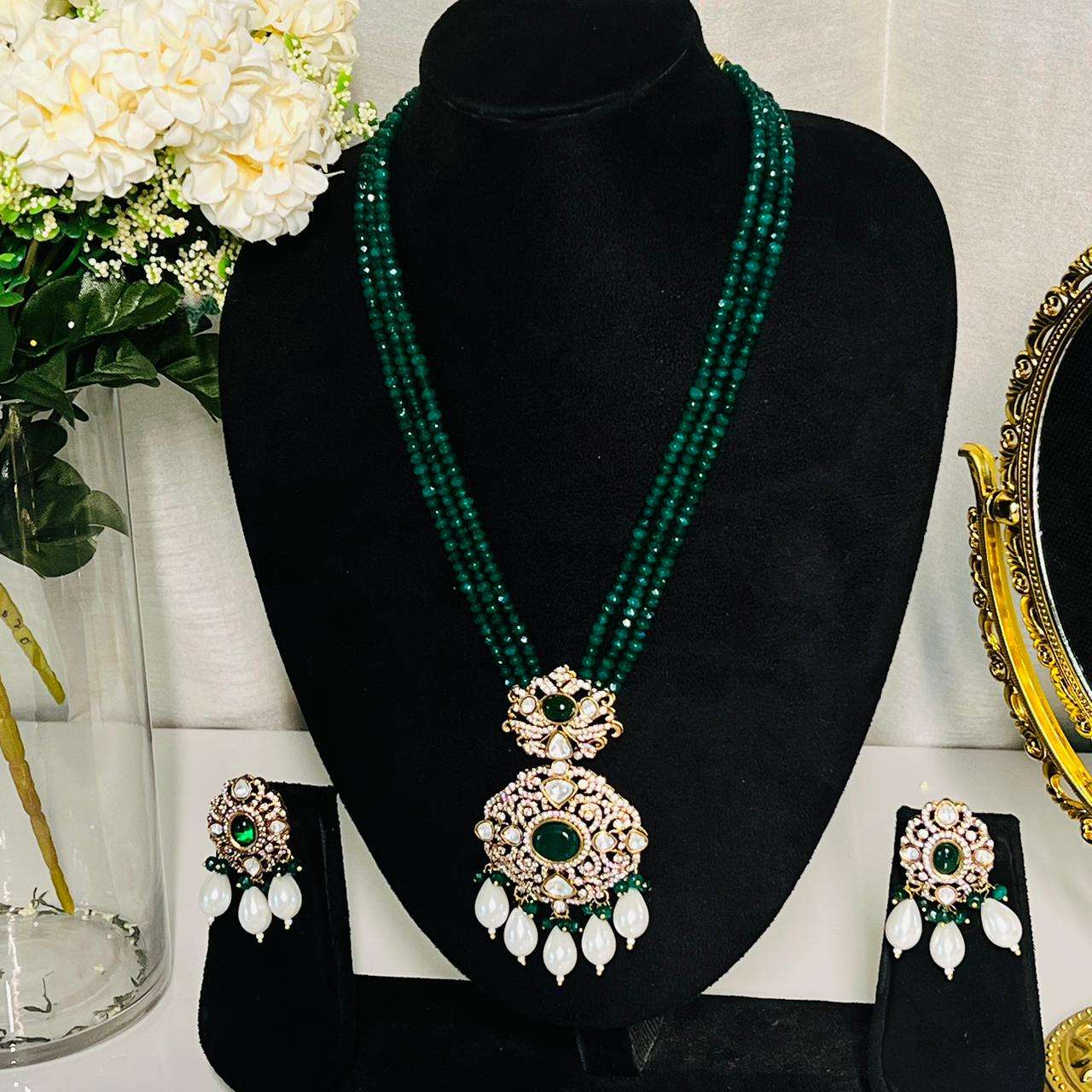 Nayaab ruhani neckpiece velvet box by shweta