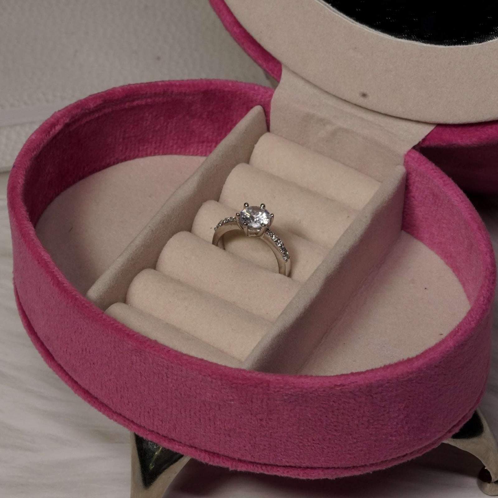 Vs sterling silver cocktail ring 1005 Velvet box by Shweta