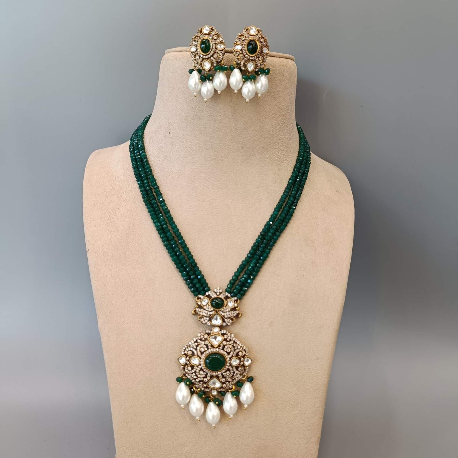Nayaab ruhani neckpiece-Green