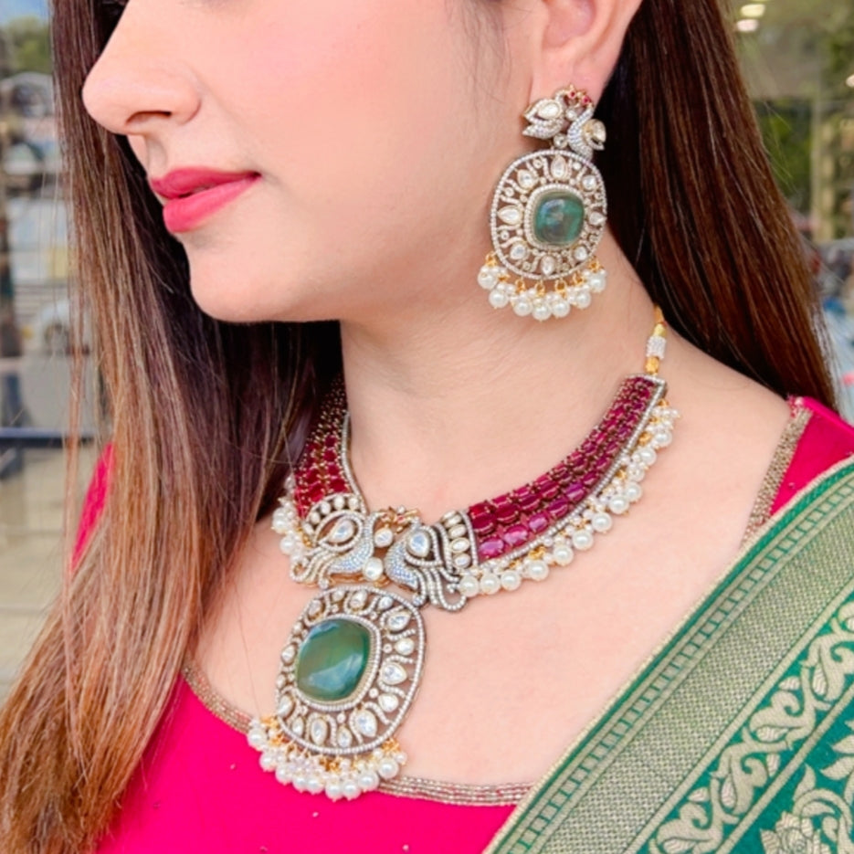 Nayaab Raveena neckpiece