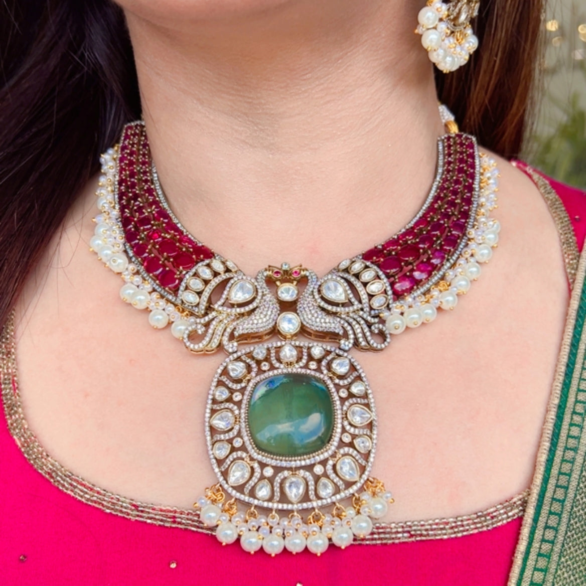 Nayaab Raveena neckpiece