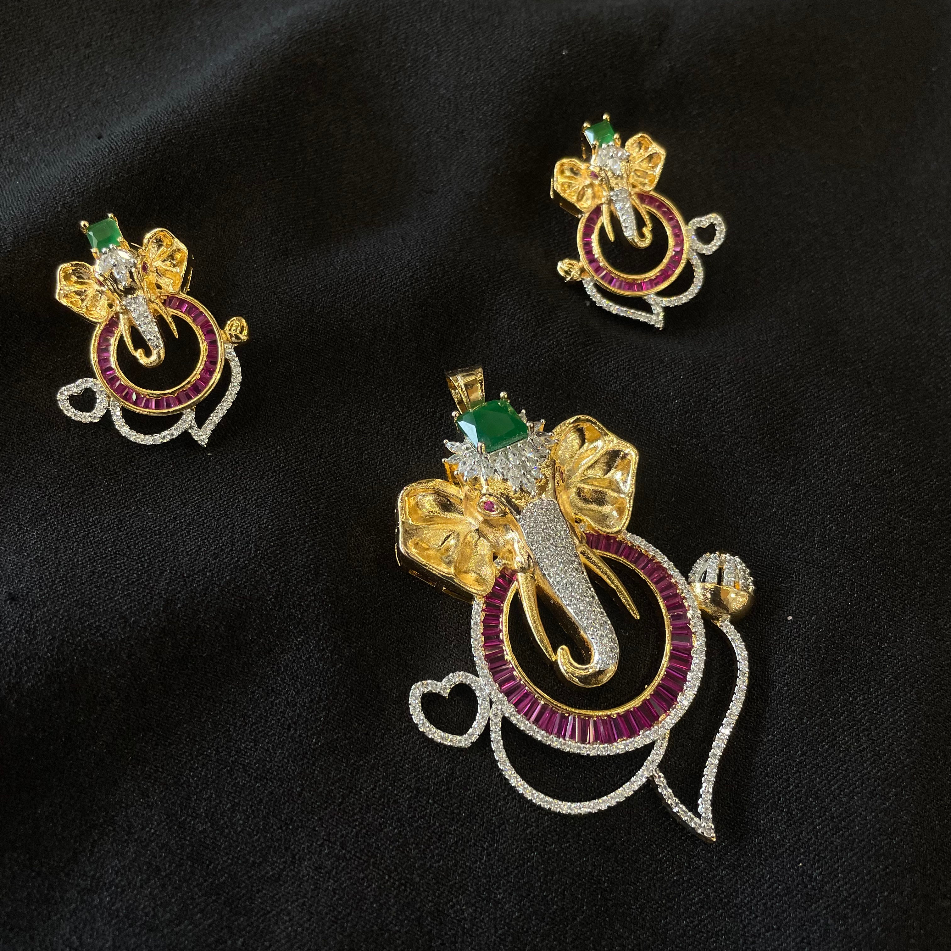 AD Noor Pendant Set