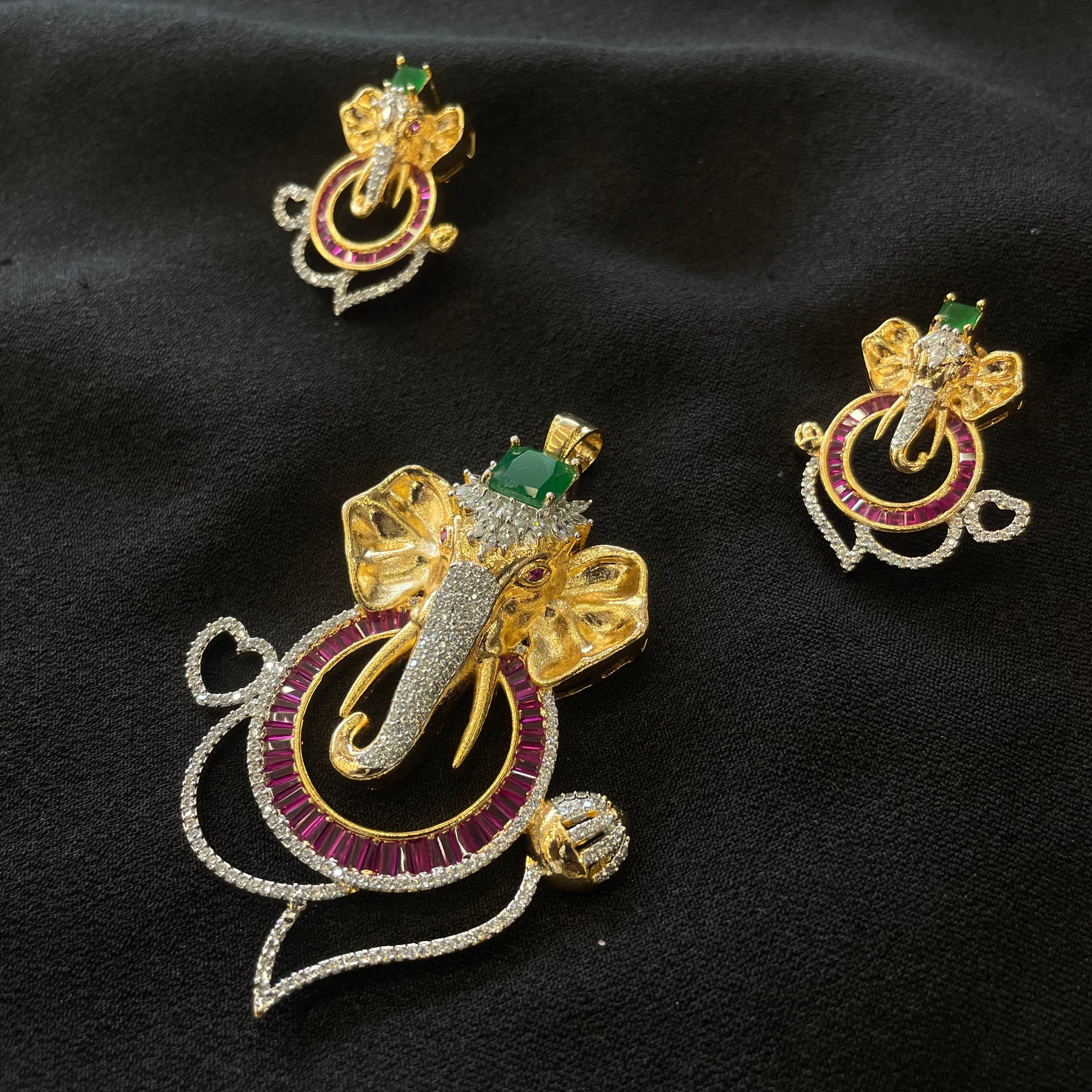 AD Noor Pendant Set