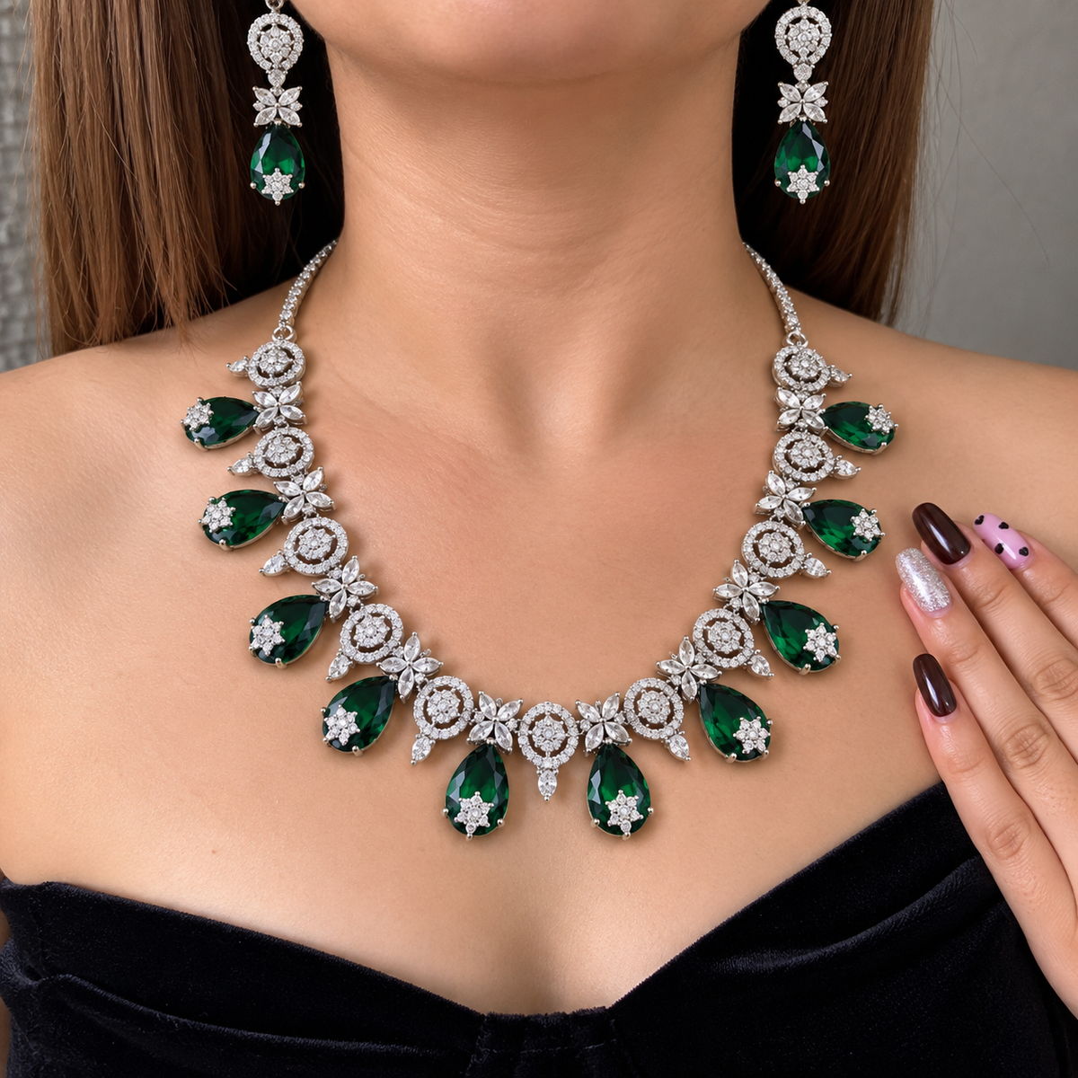 Ad Eira neckpiece
