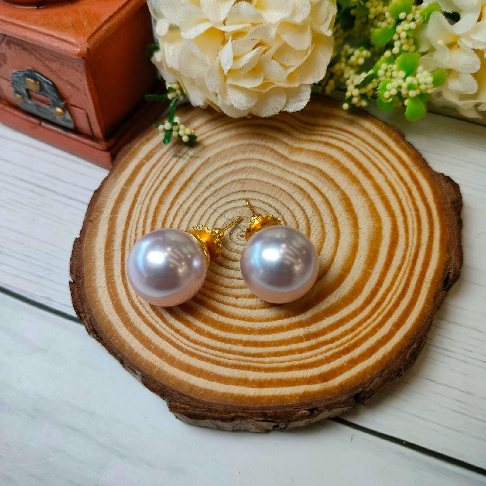 Layla Akira pearl studs velvet box by shweta