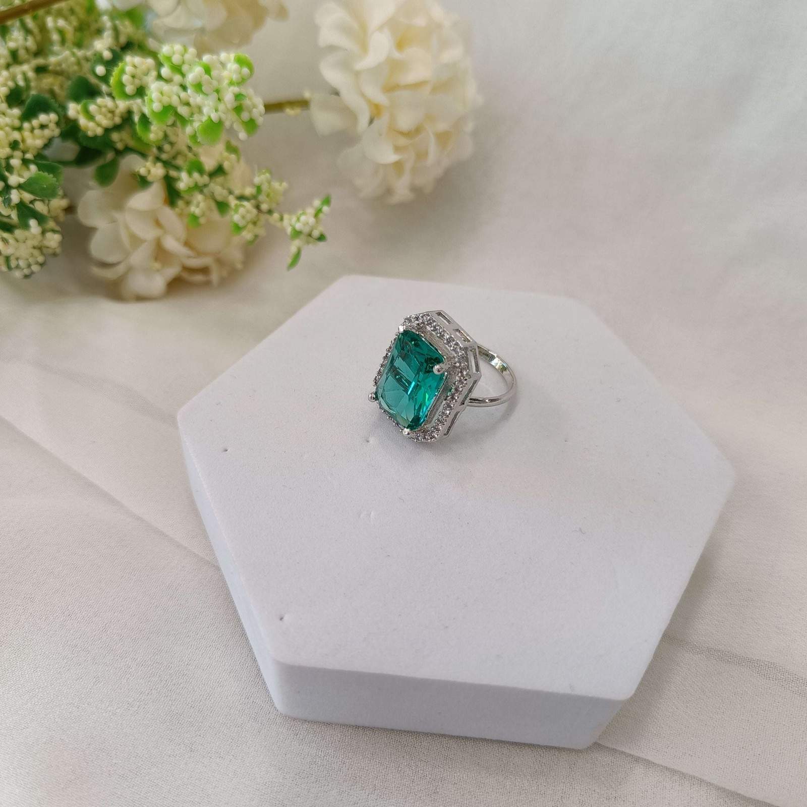 molly ad ring