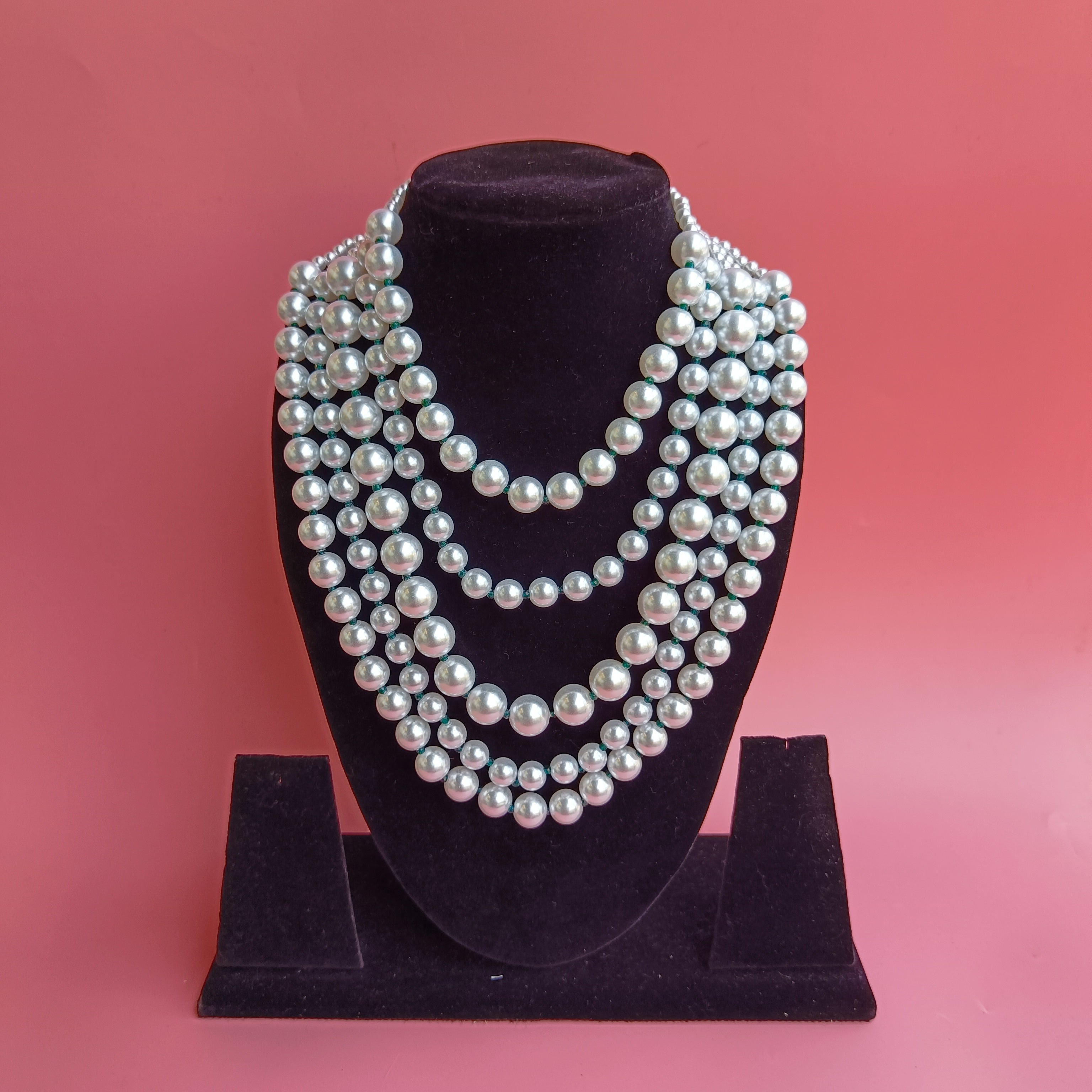 layla pearl neckpiece