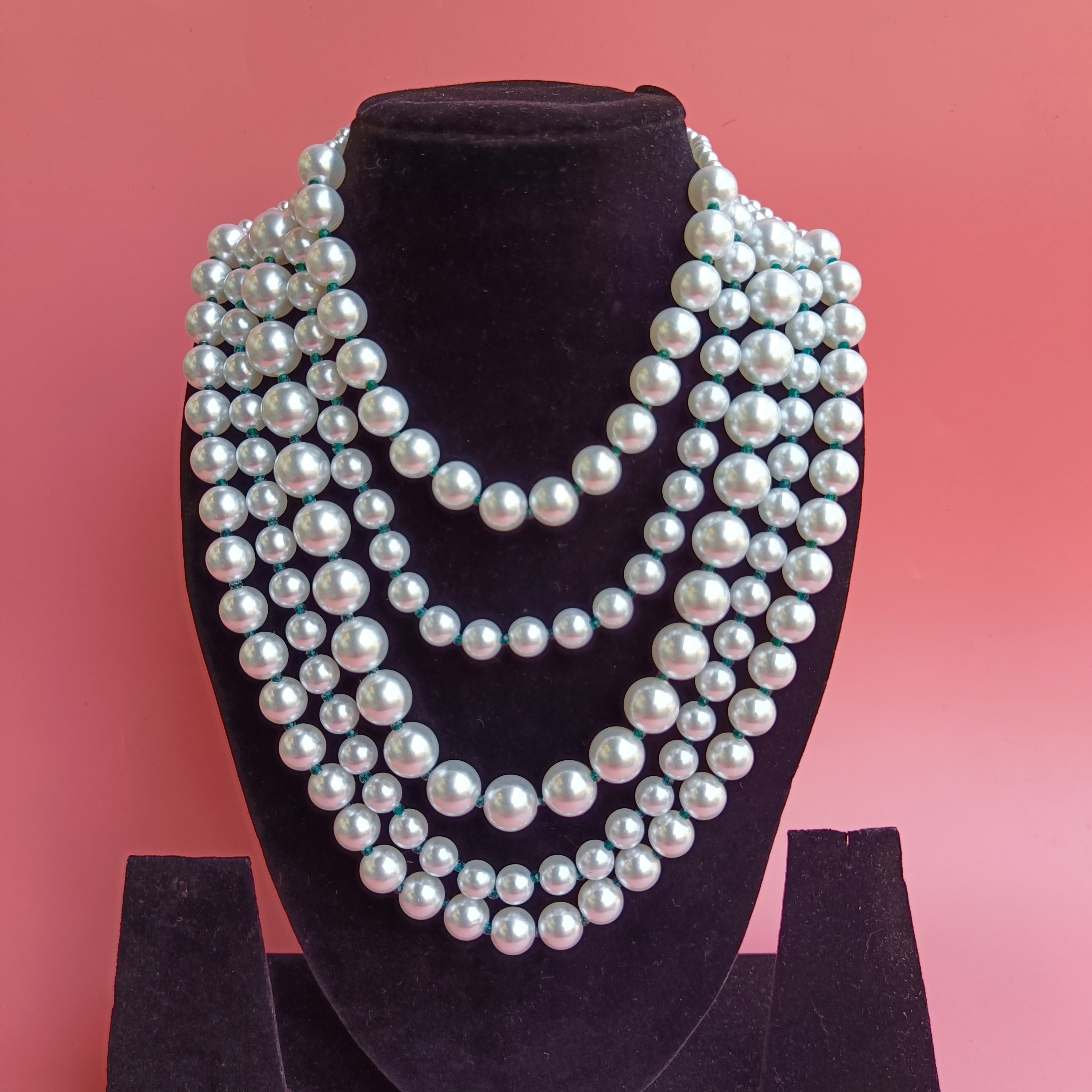 layla pearl neckpiece