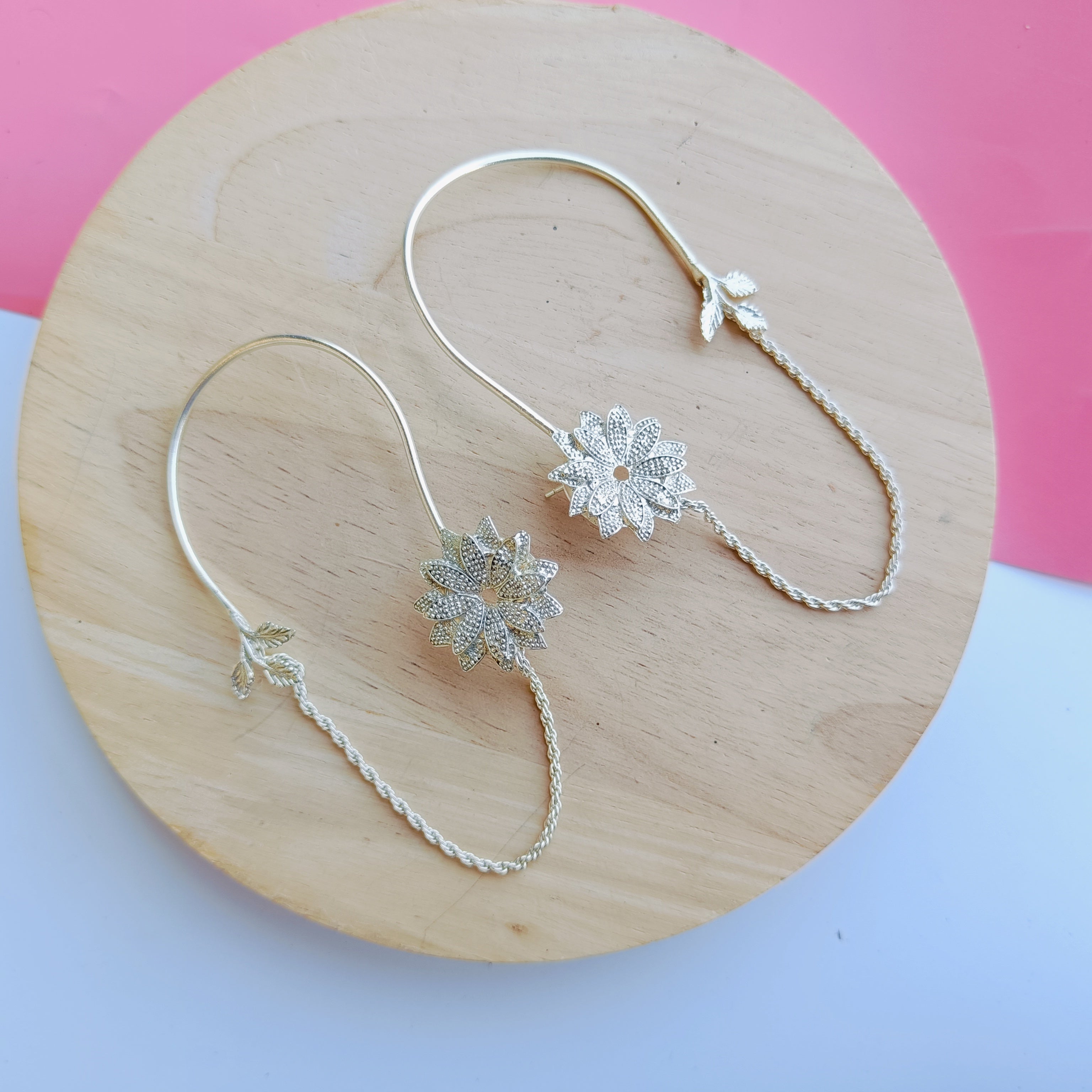 🎁 Layla Dora Gold Earcuff (100% off)