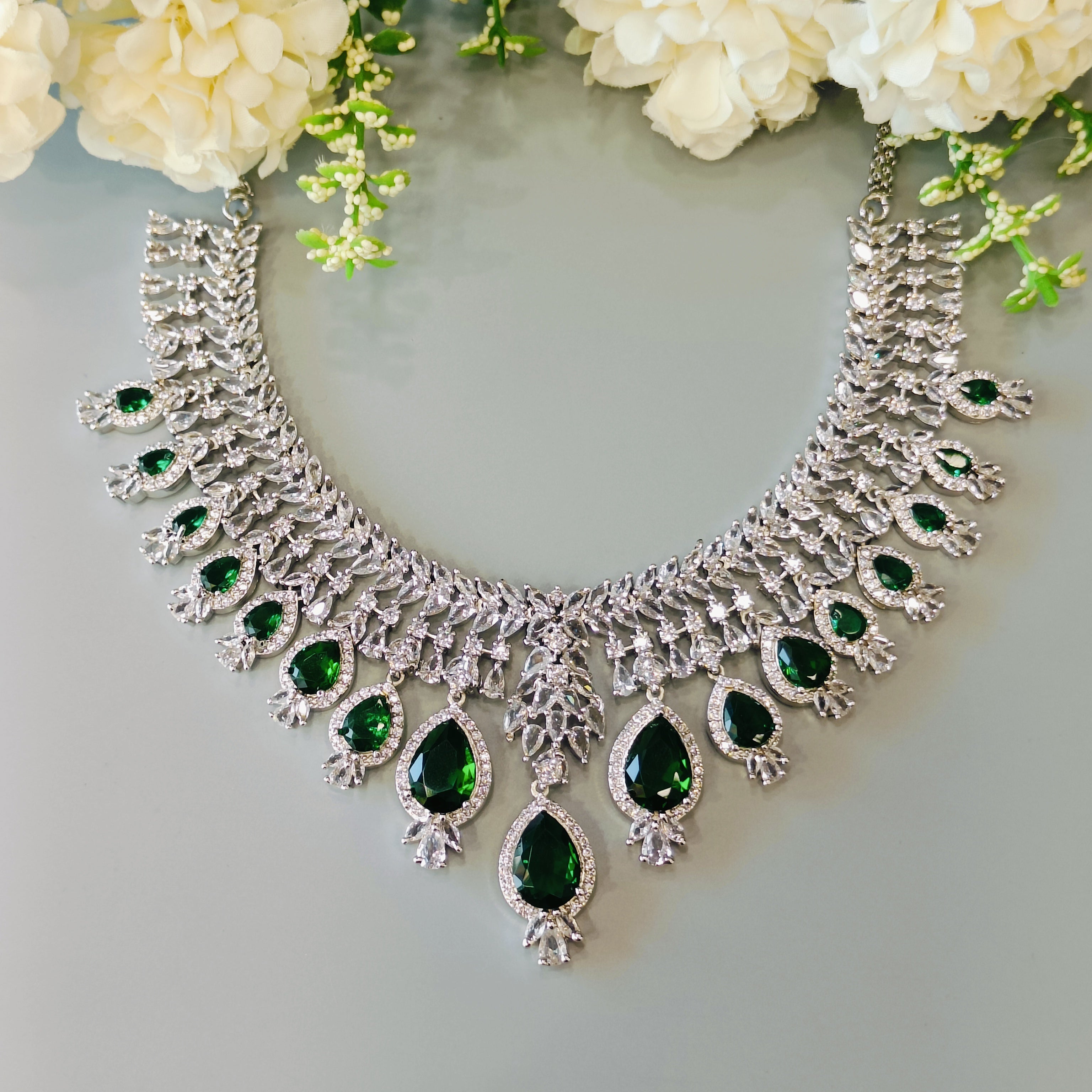 Ad kritika Neckpiece - Green