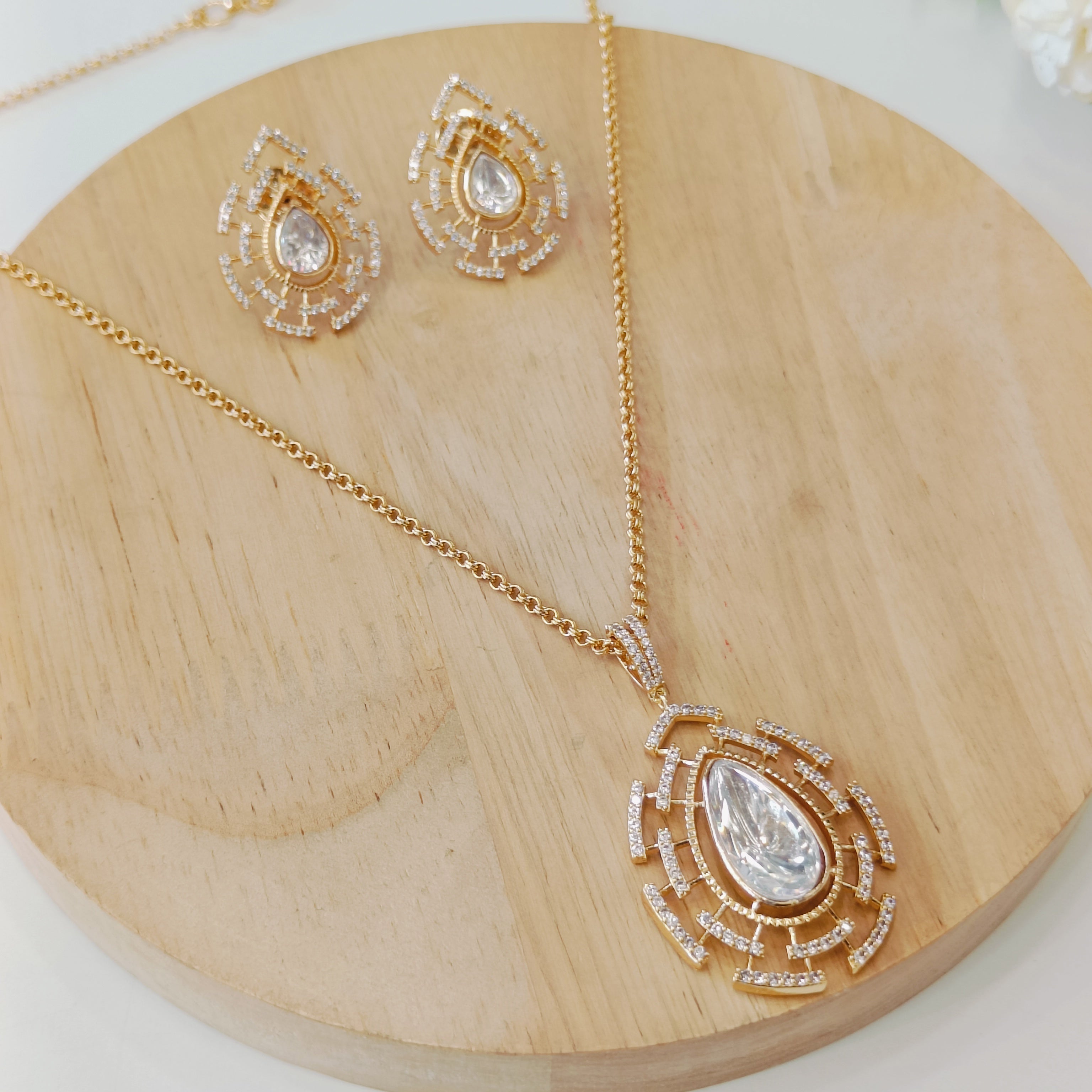 Nayaab Sofia polki pendant set