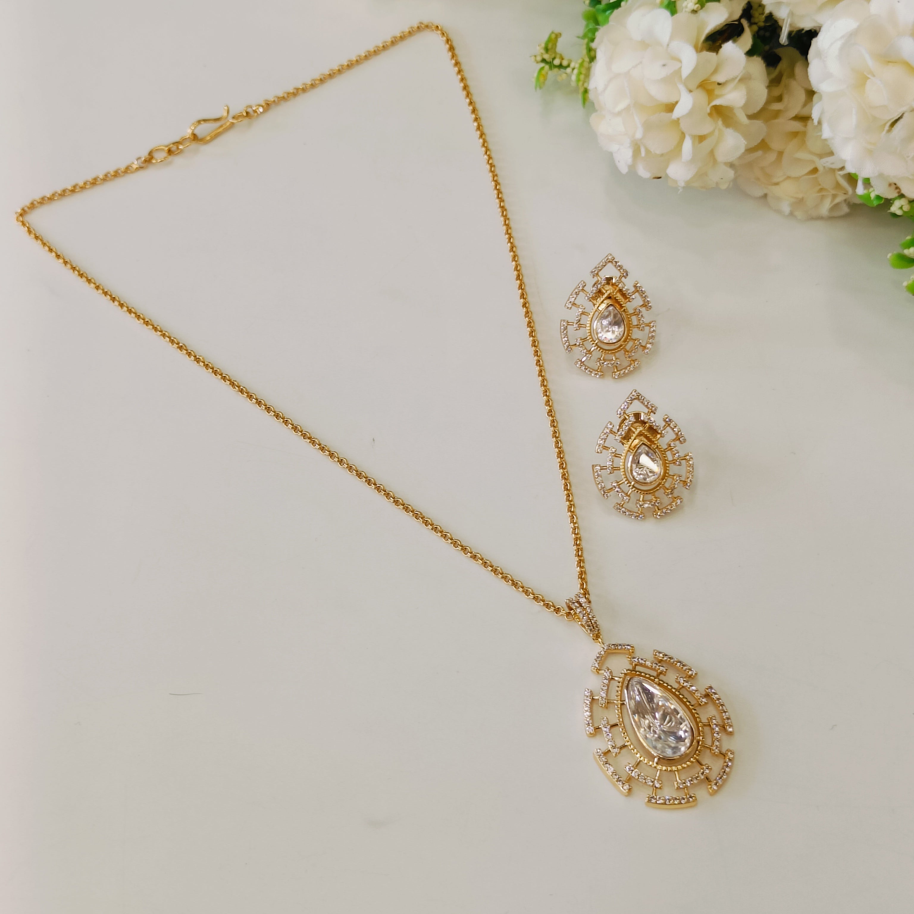 Nayaab Sofia polki pendant set