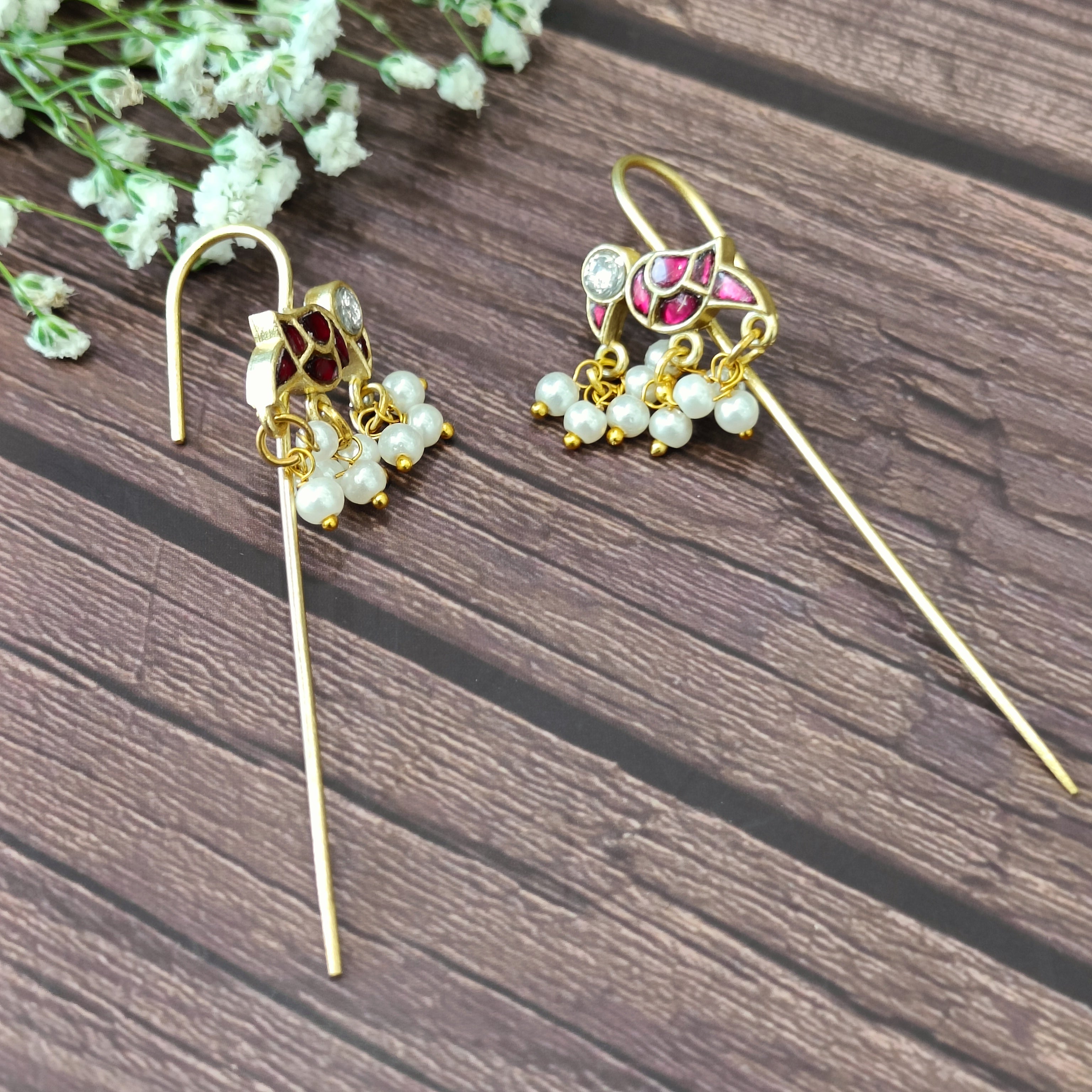 Nayaab Hiral Earcuff