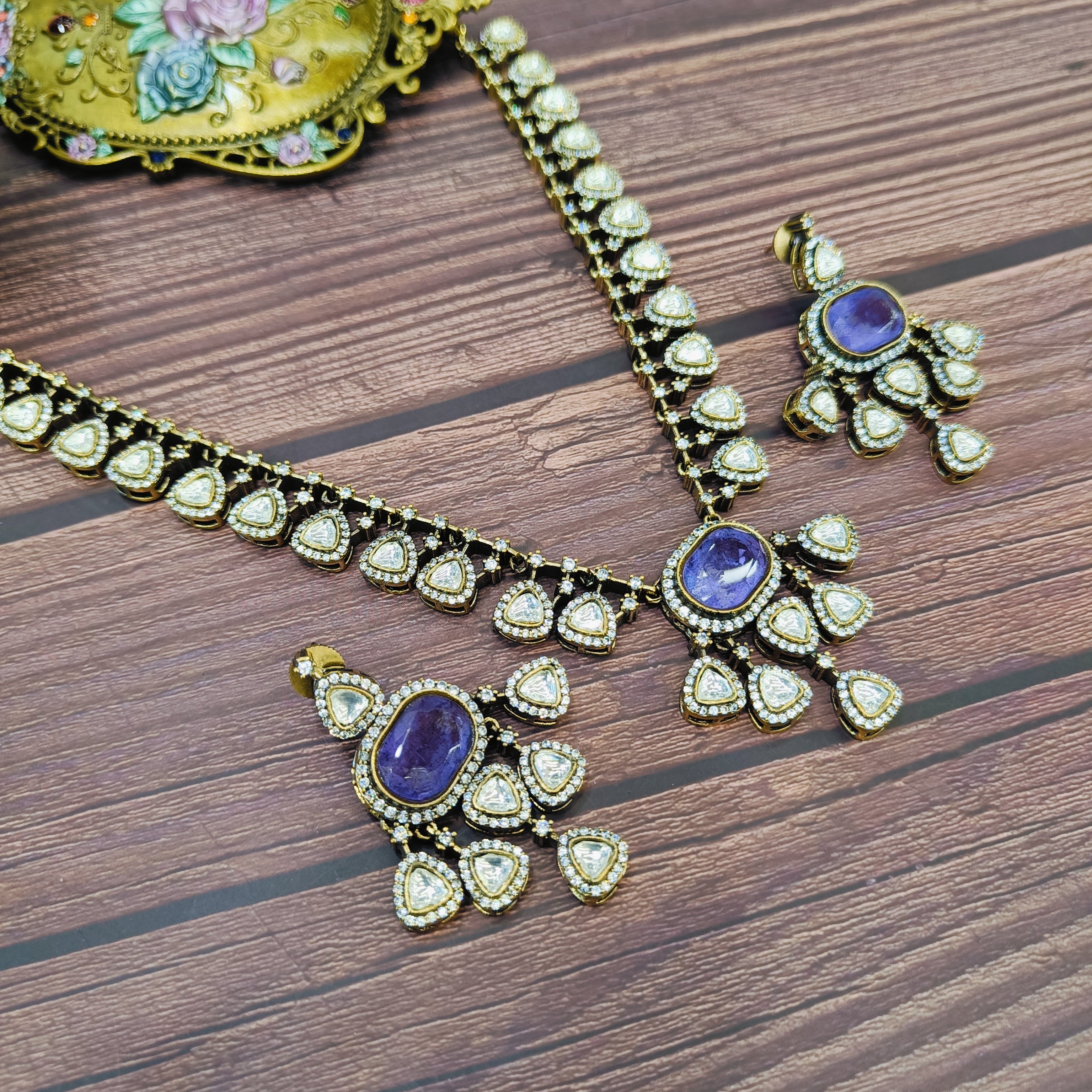 Nayaab Riddhi Neckpiece