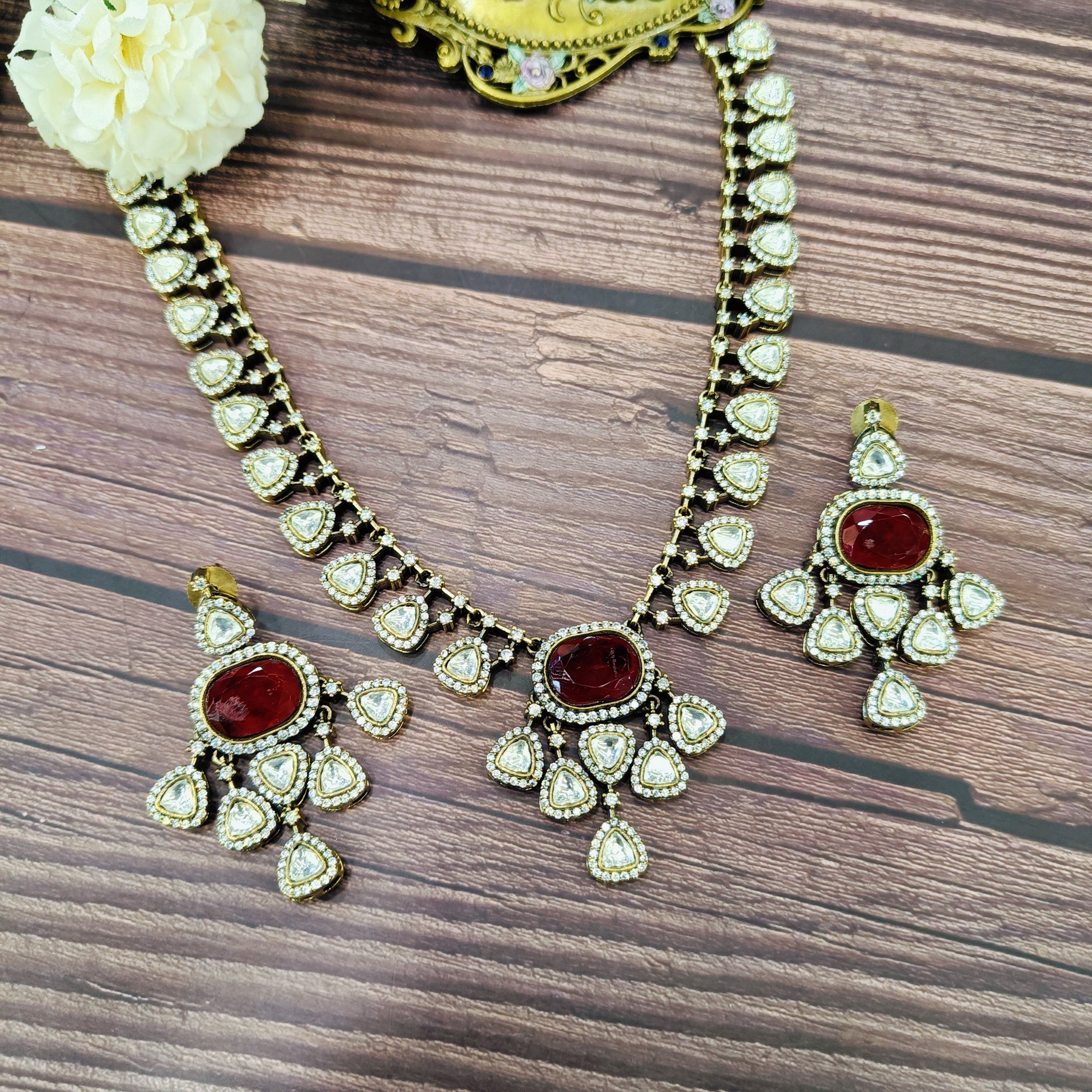 Nayaab Riddhi Neckpiece