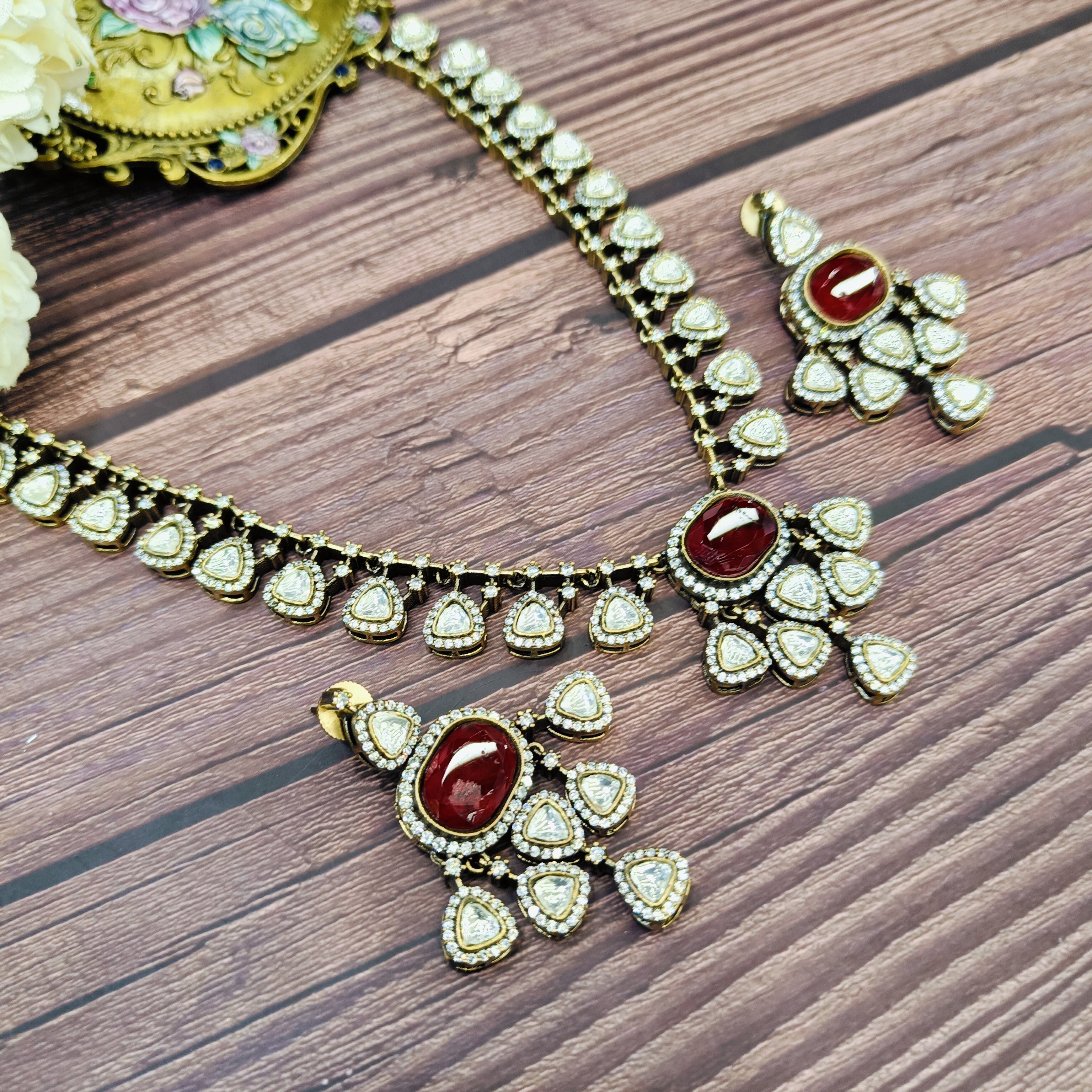 Nayaab Riddhi Neckpiece