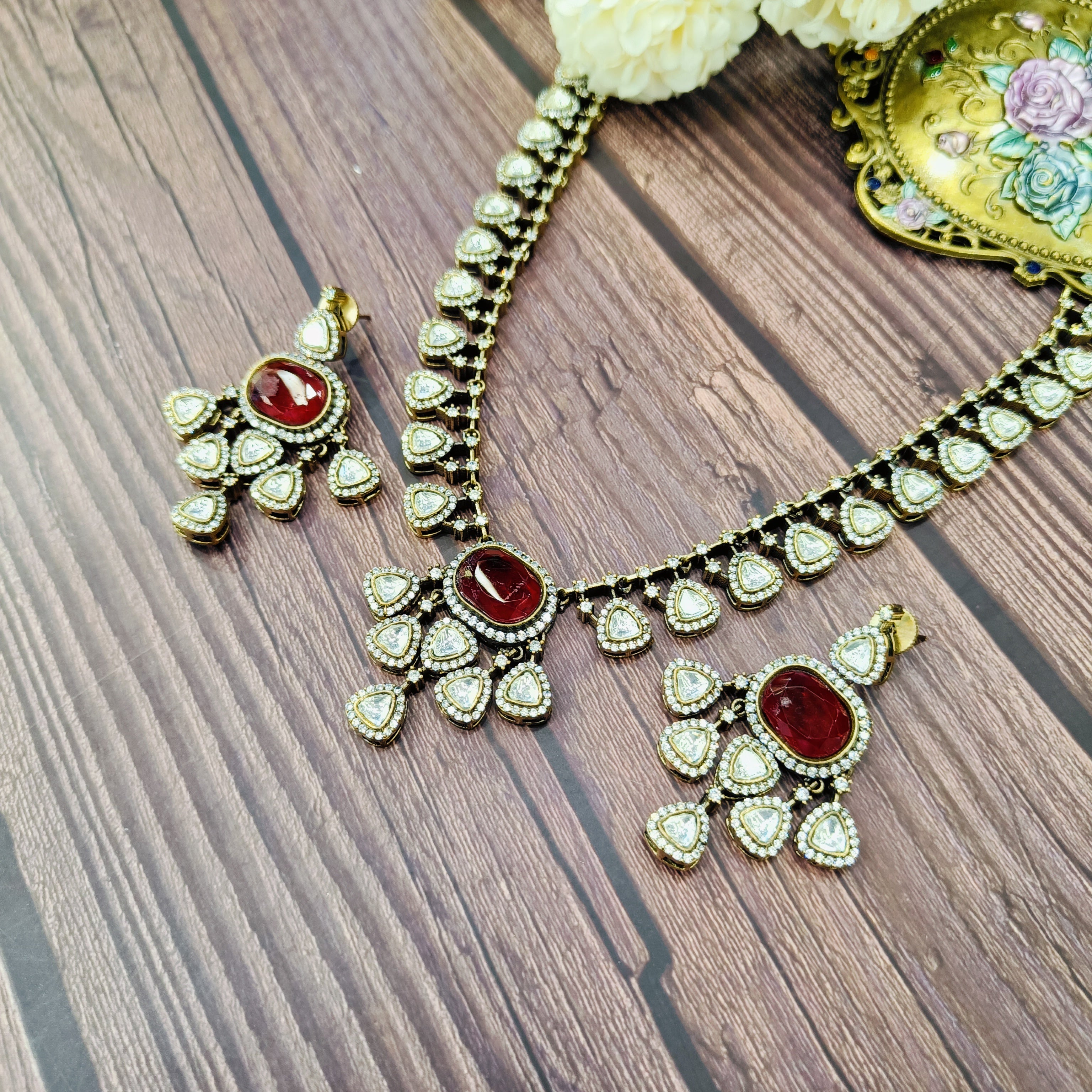 Nayaab Riddhi Neckpiece