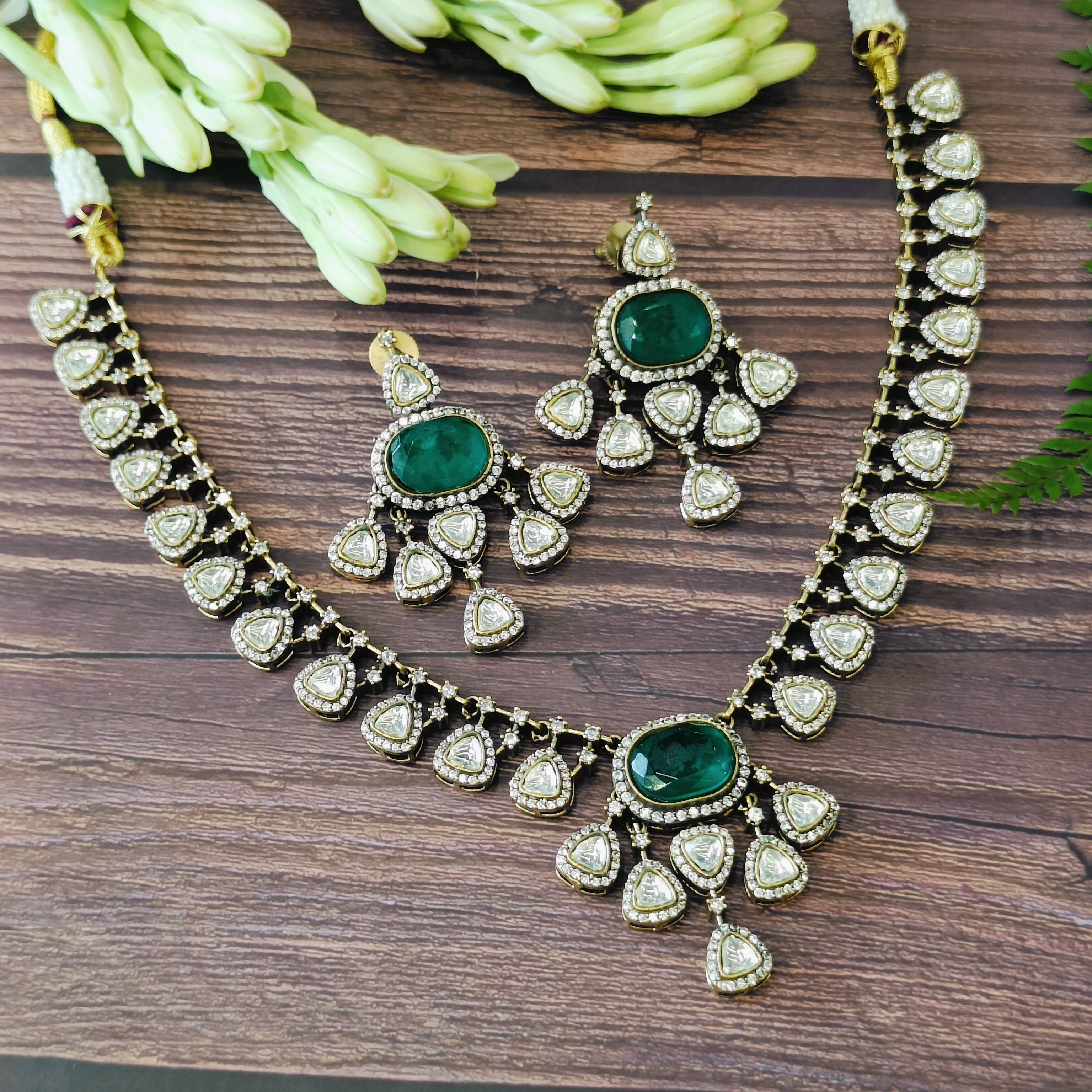 Nayaab Riddhi Neckpiece