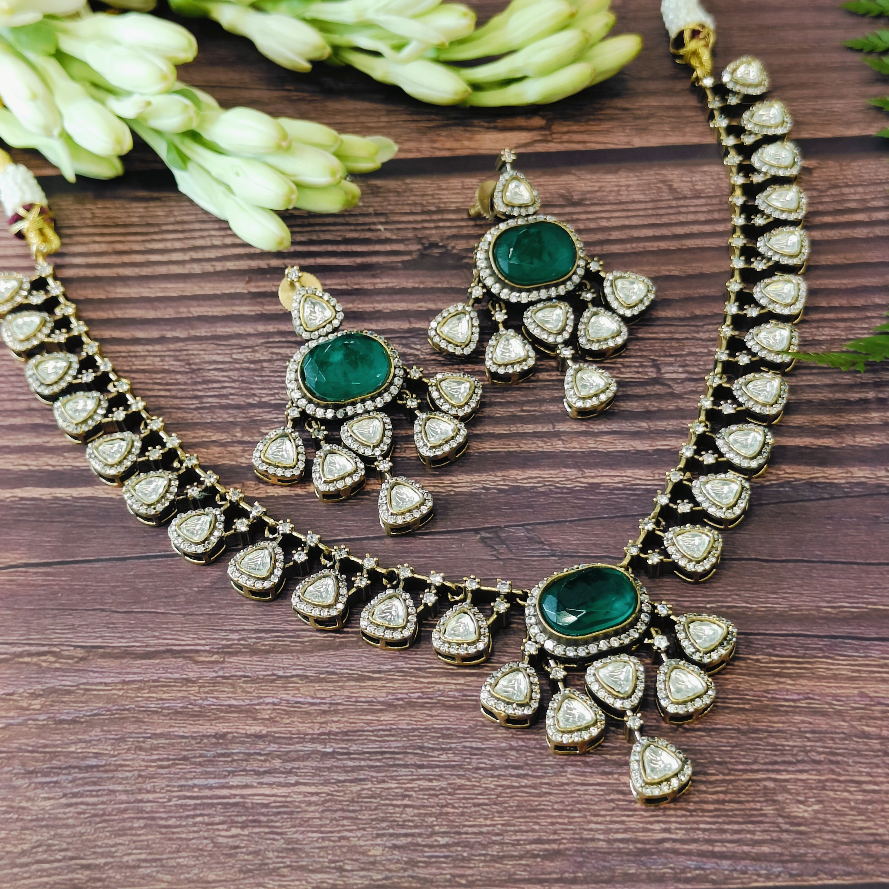 Nayaab Riddhi Neckpiece