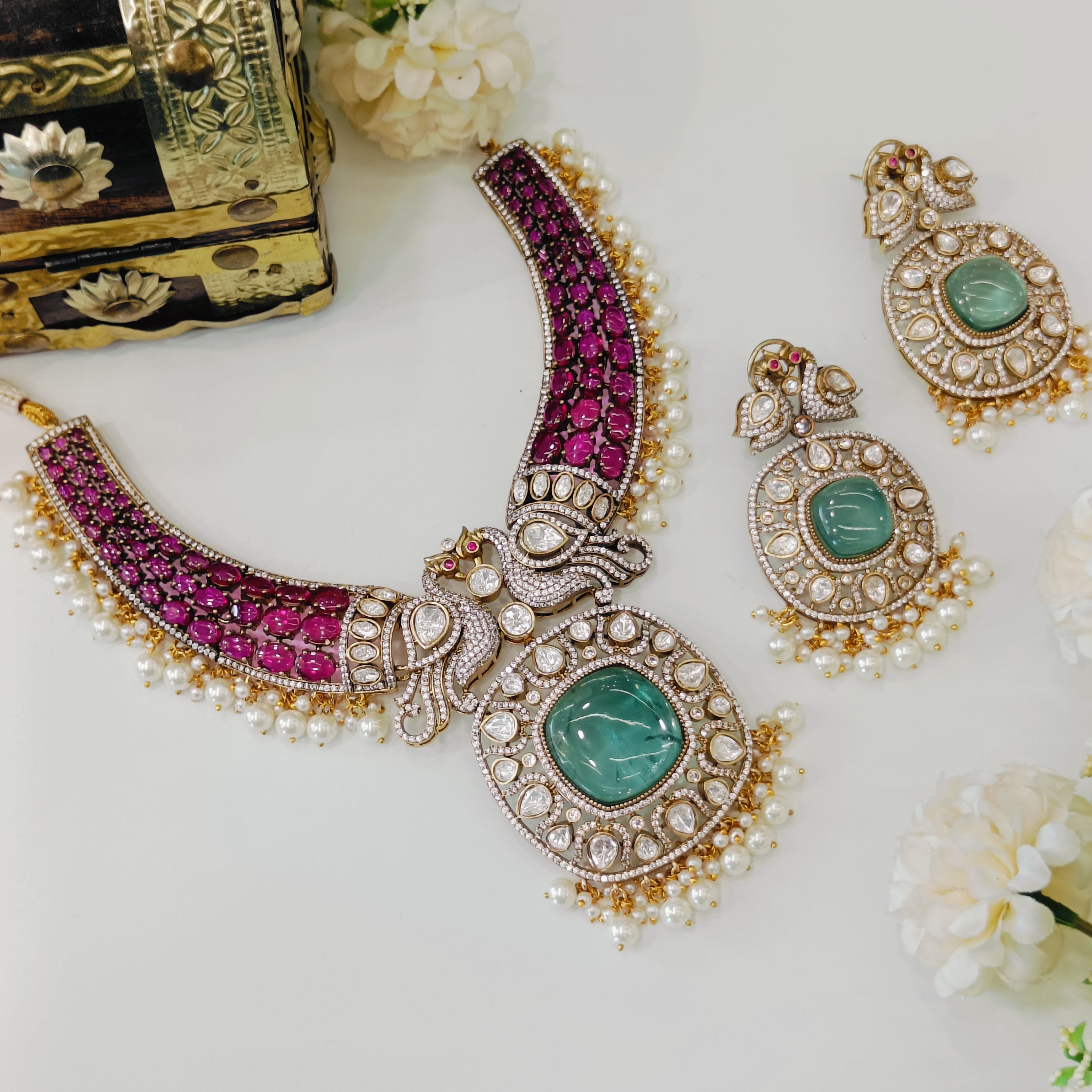 Nayaab Raveena neckpiece