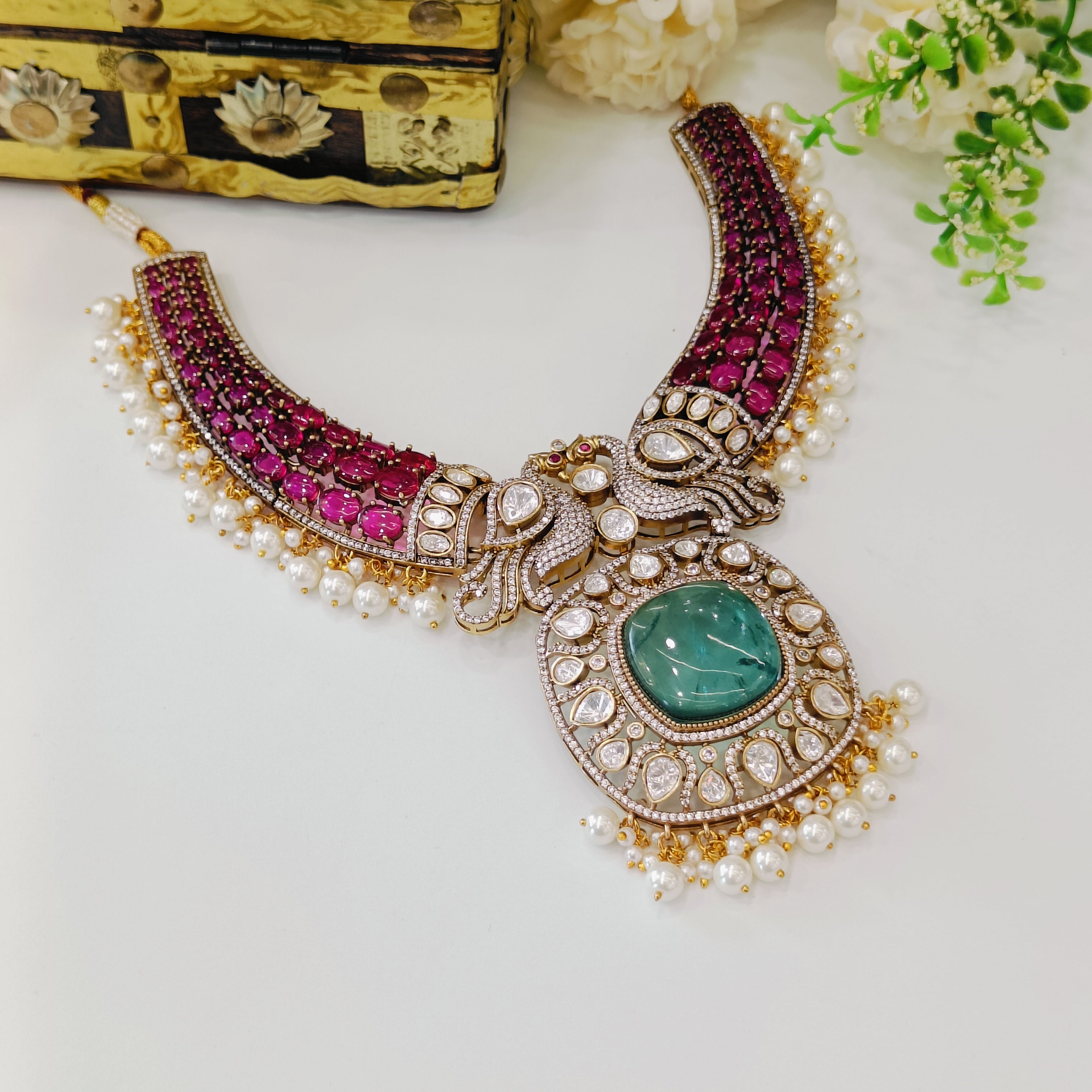 Nayaab Raveena neckpiece