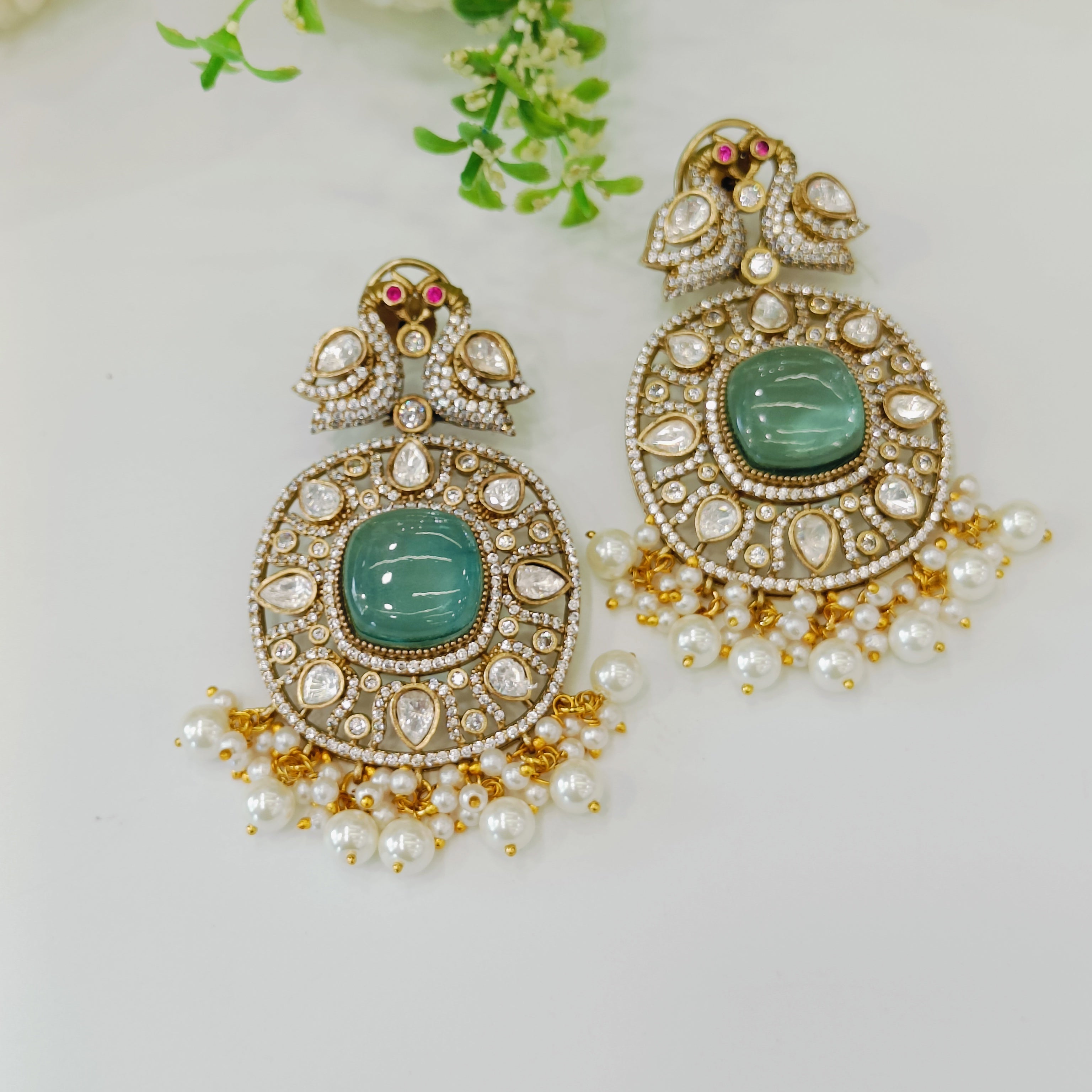 Nayaab Raveena neckpiece