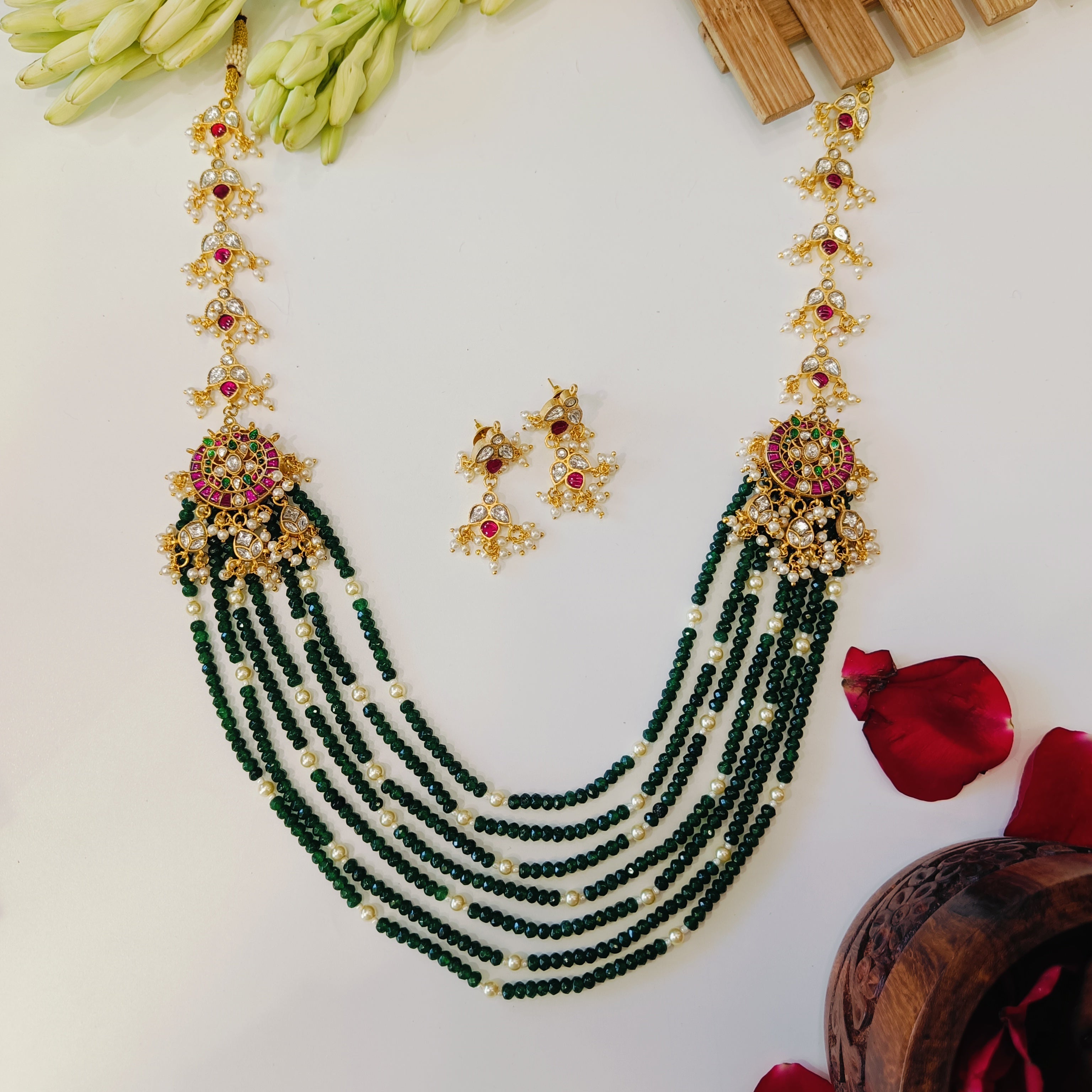 Nayaab Maryam neckpiece