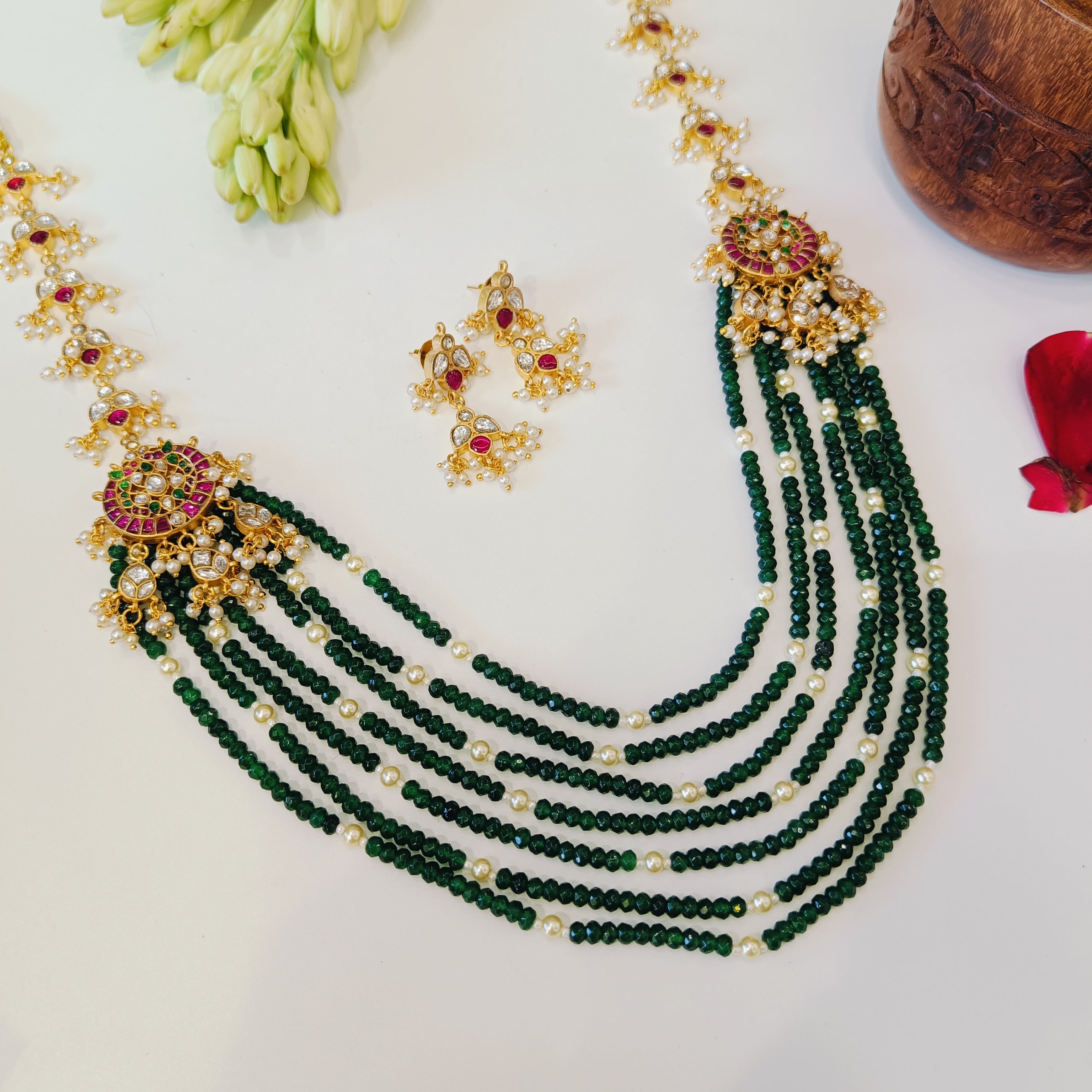 Nayaab Maryam neckpiece